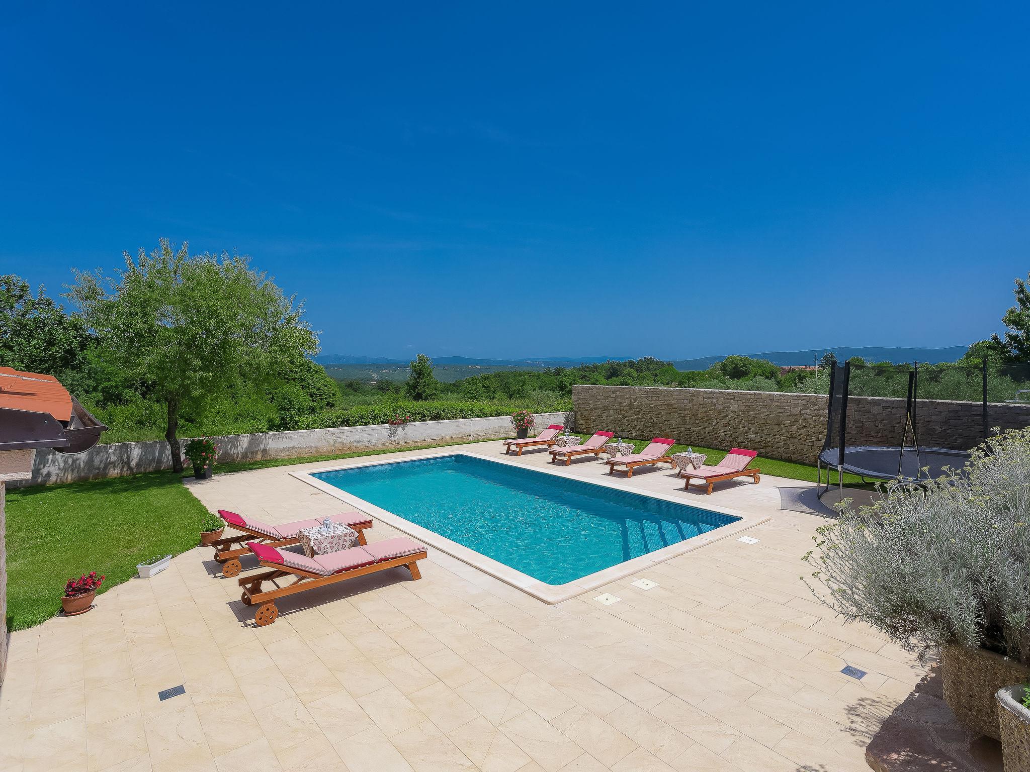 Foto 3 - Casa de 5 quartos em Barban com piscina privada e vistas do mar