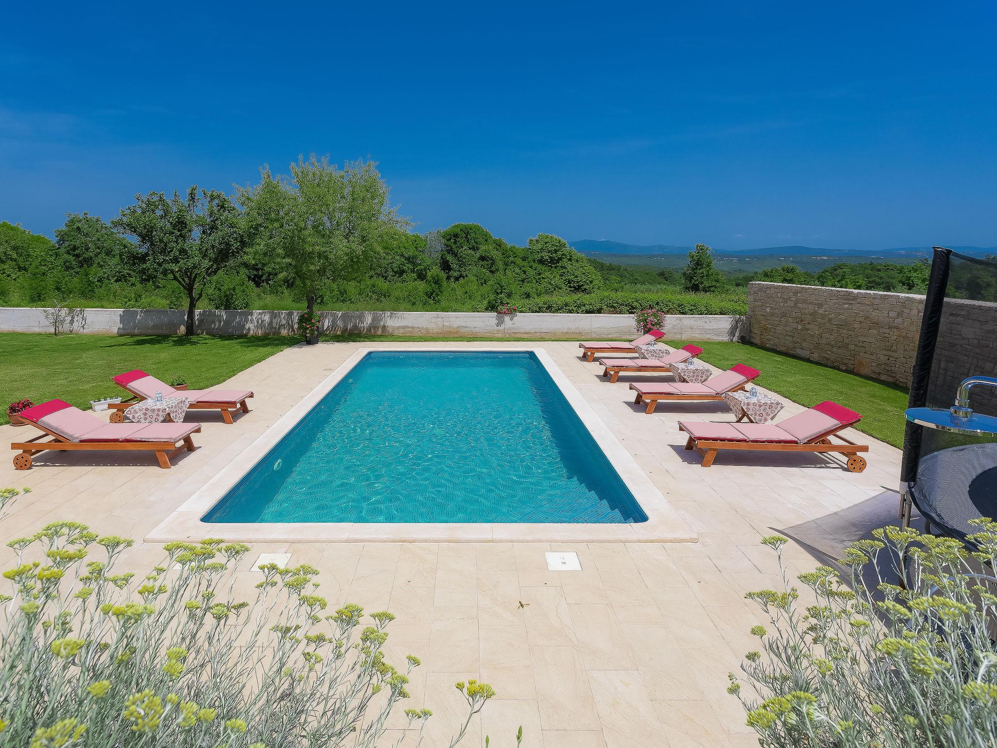 Photo 34 - Maison de 5 chambres à Barban avec piscine privée et vues à la mer