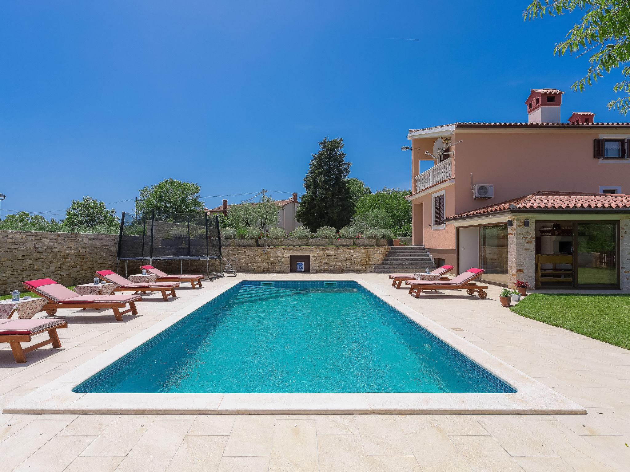 Photo 37 - Maison de 5 chambres à Barban avec piscine privée et jardin