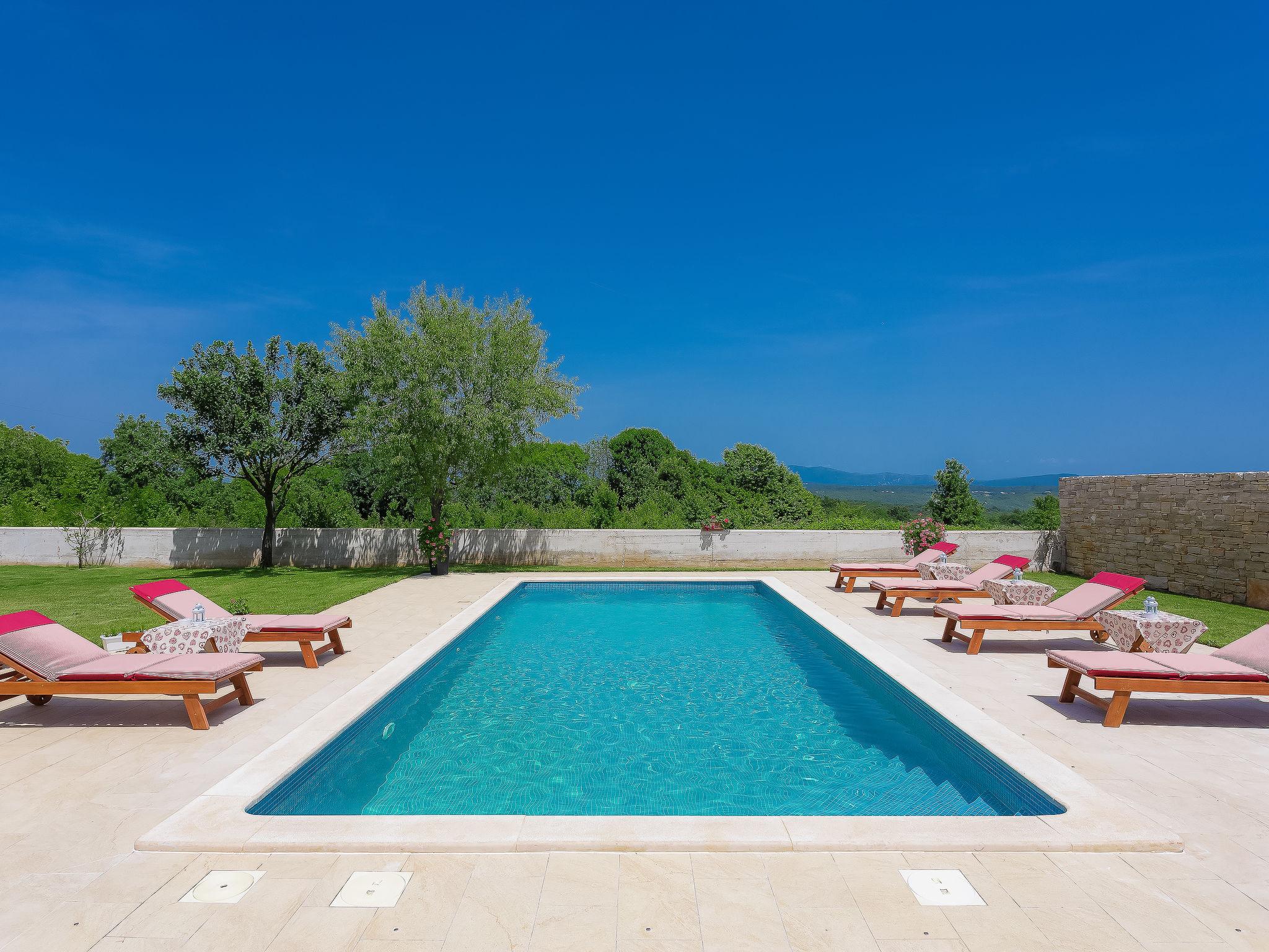 Foto 24 - Casa de 5 habitaciones en Barban con piscina privada y vistas al mar
