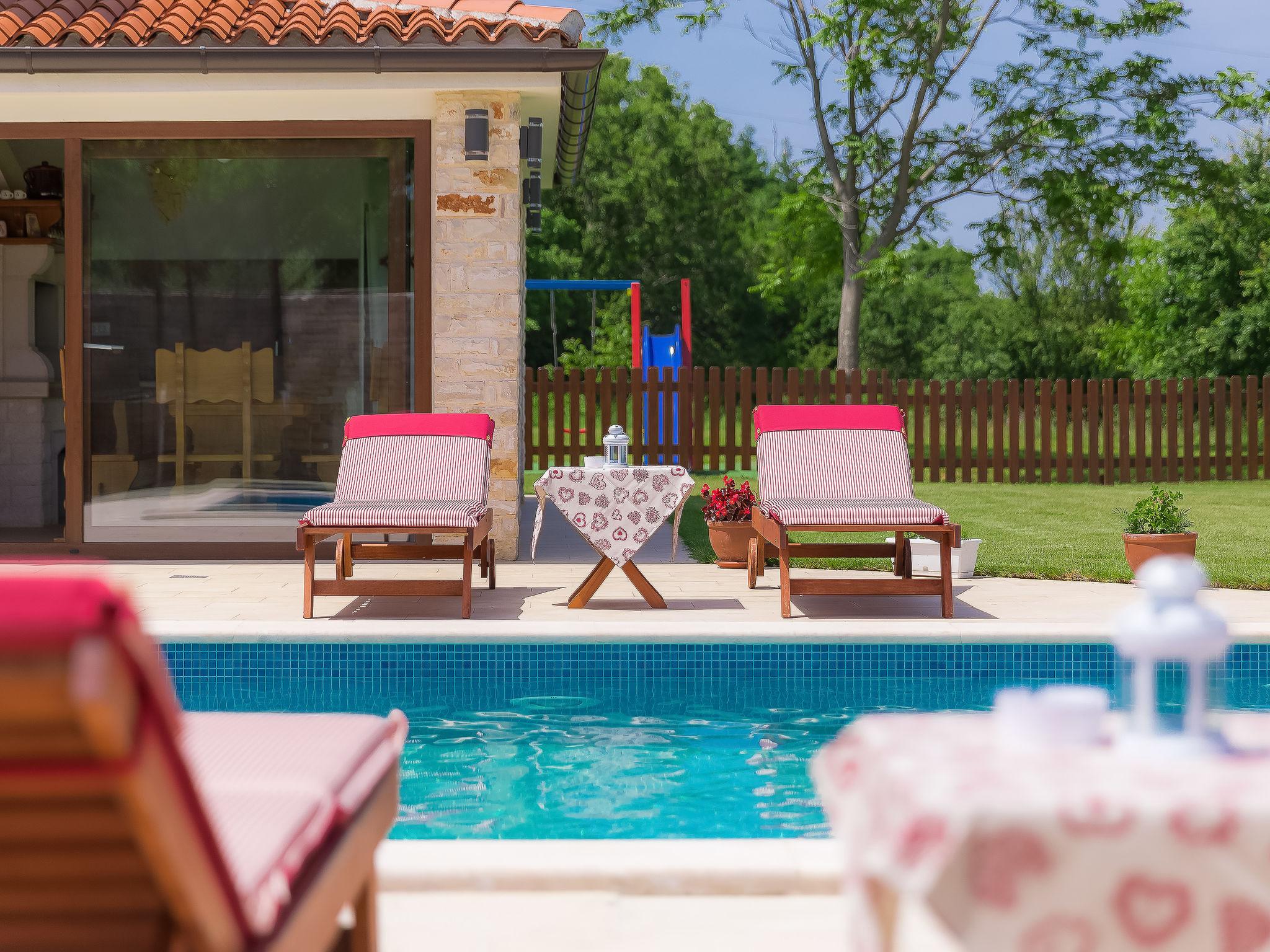 Photo 25 - Maison de 5 chambres à Barban avec piscine privée et jardin