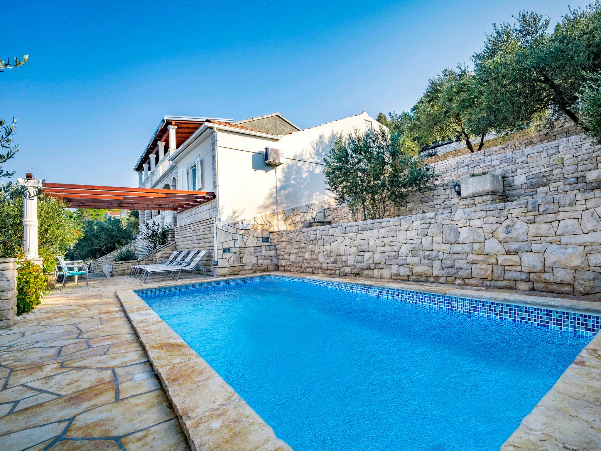 Foto 2 - Casa de 4 habitaciones en Blato con piscina privada y vistas al mar