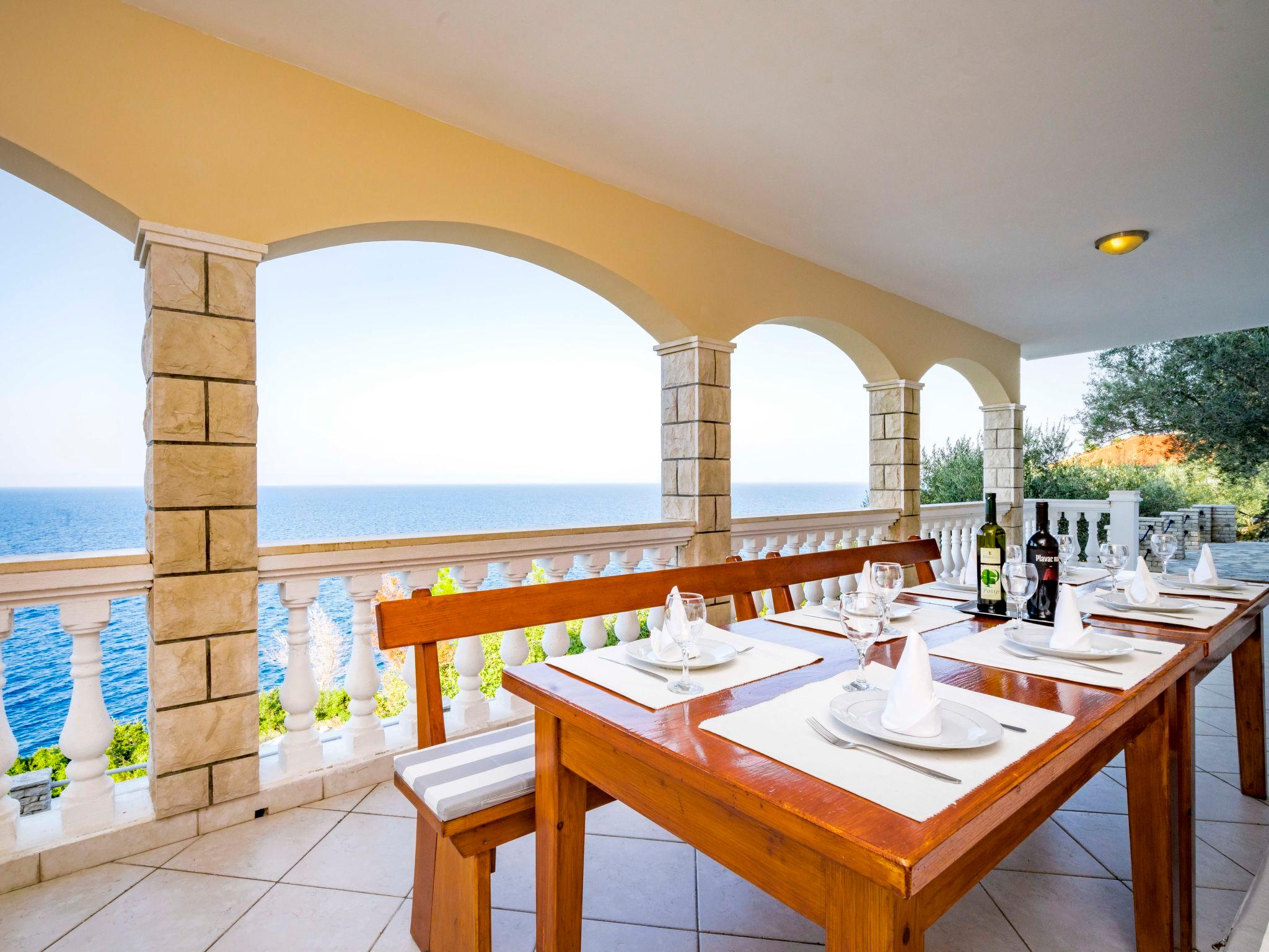 Photo 3 - Maison de 4 chambres à Blato avec piscine privée et vues à la mer