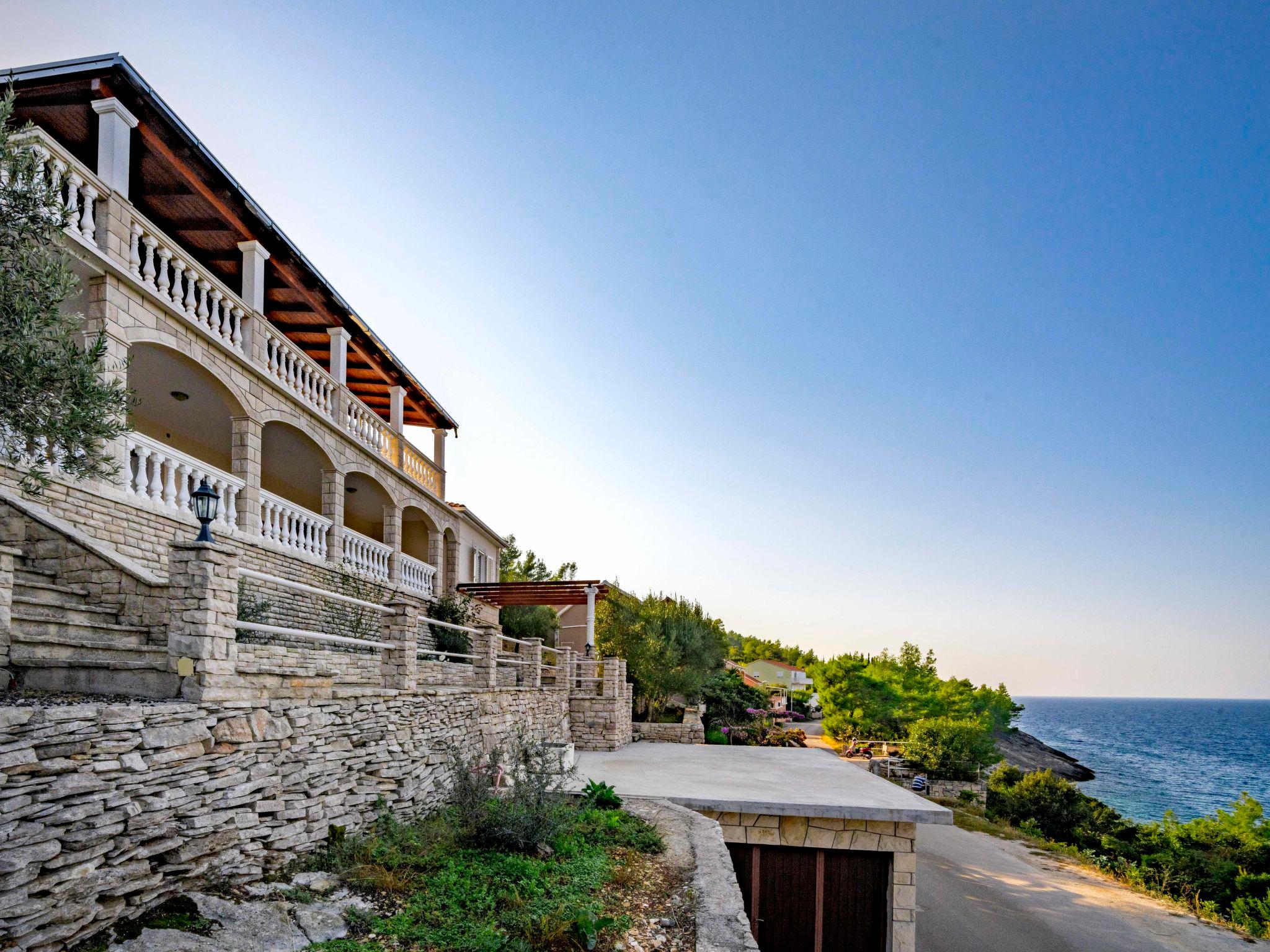 Foto 35 - Casa de 4 quartos em Blato com piscina privada e terraço