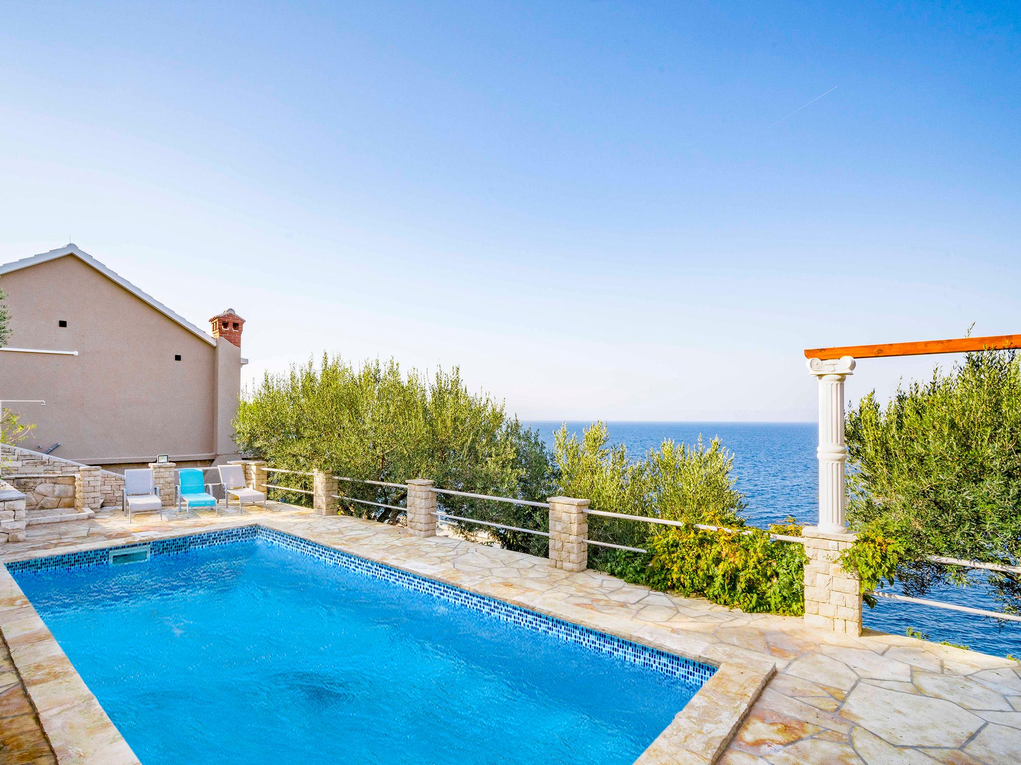 Photo 1 - Maison de 4 chambres à Blato avec piscine privée et vues à la mer