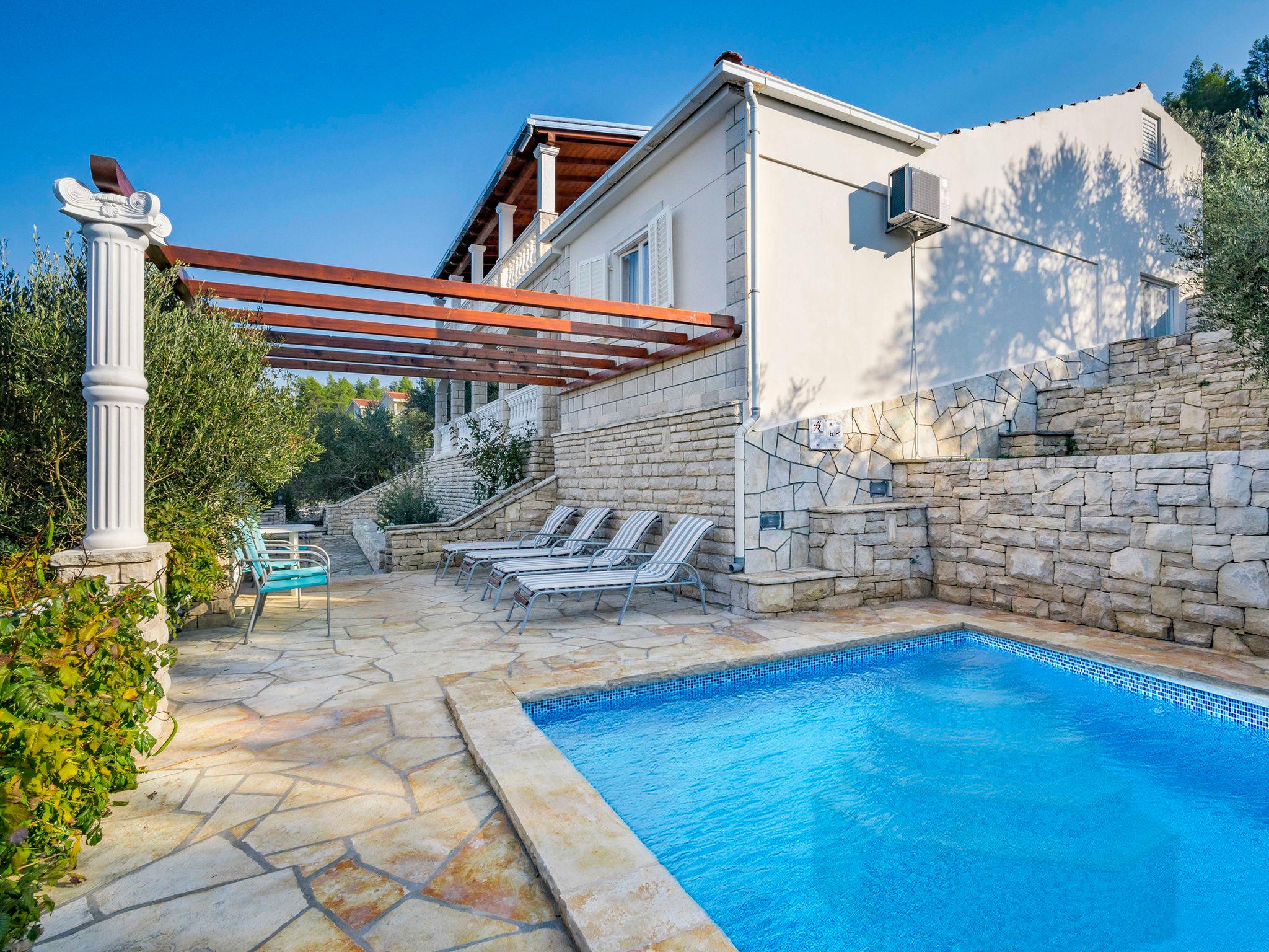 Photo 3 - Maison de 4 chambres à Blato avec piscine privée et terrasse