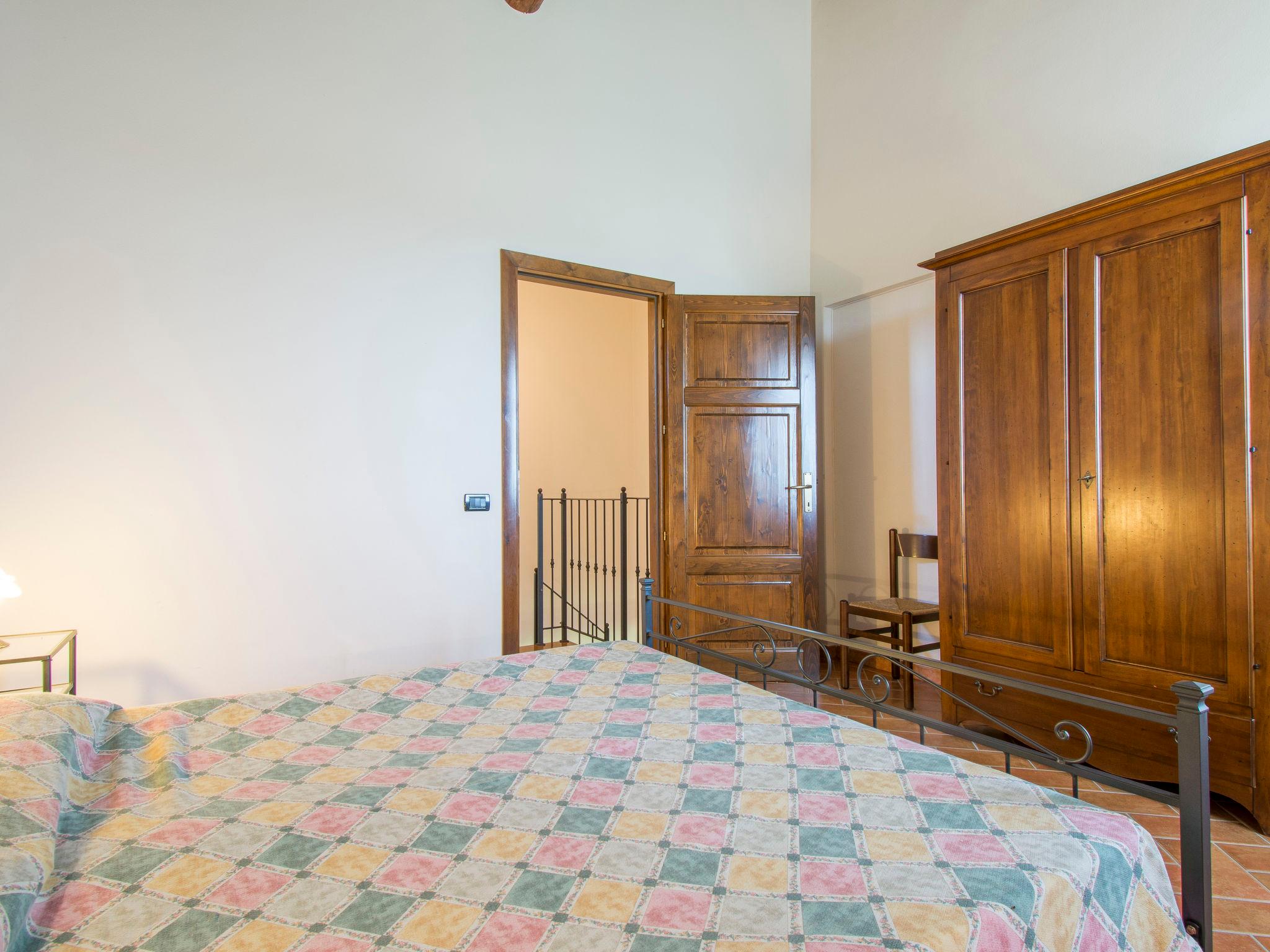 Foto 18 - Appartamento con 1 camera da letto a Cecina con piscina e vista mare