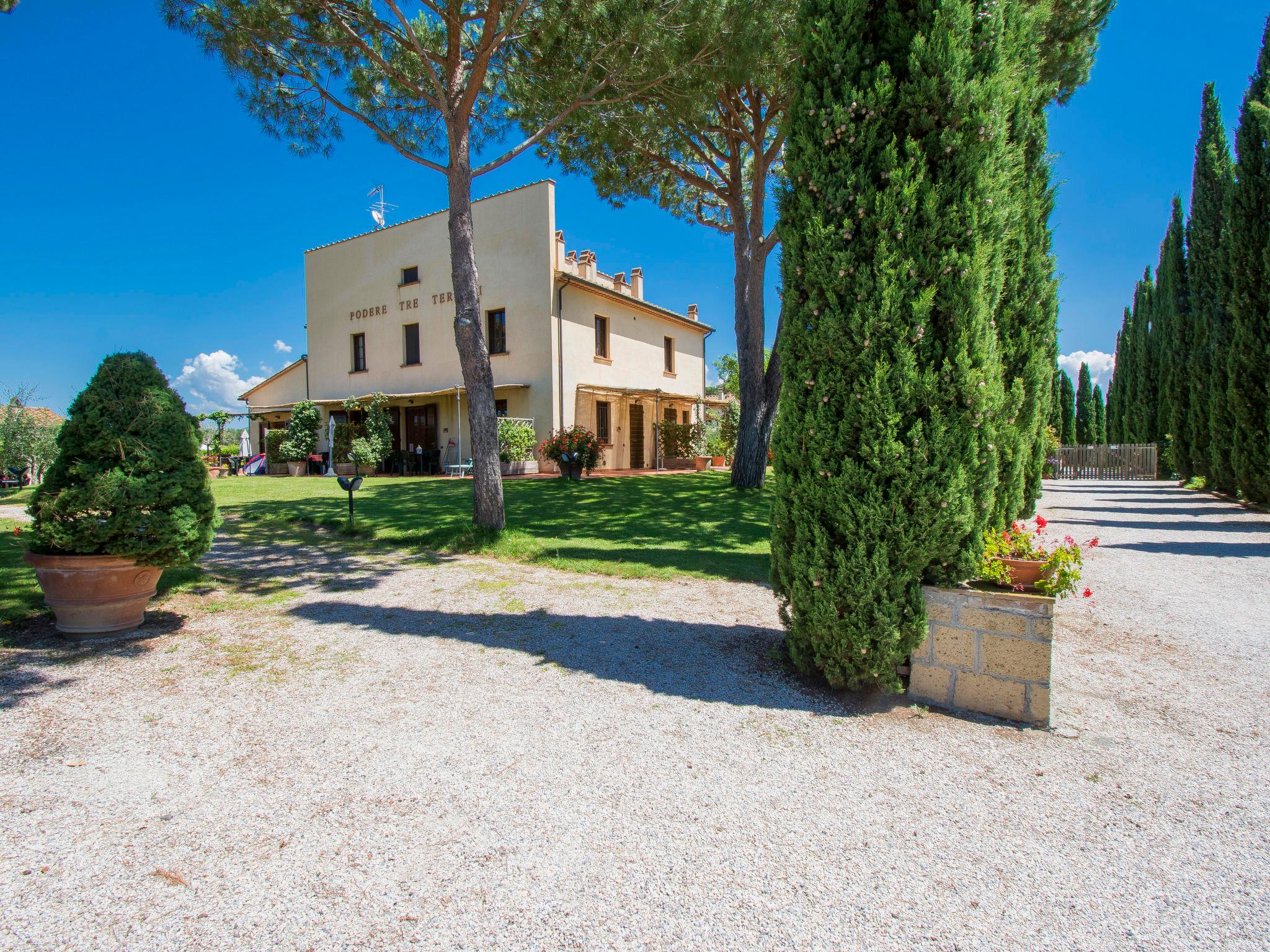 Photo 1 - Appartement de 2 chambres à Cecina avec piscine et jardin