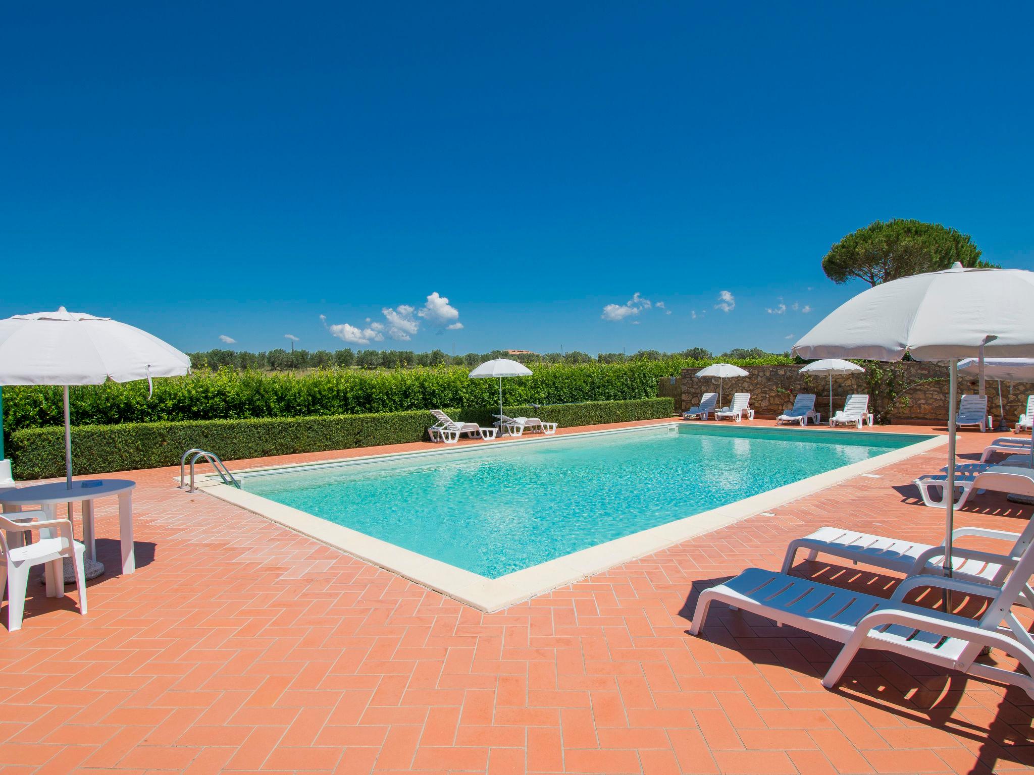 Photo 2 - Appartement de 2 chambres à Cecina avec piscine et vues à la mer