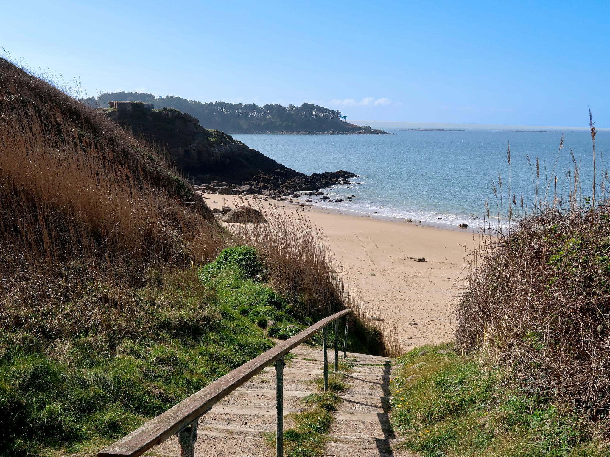 Photo 60 - 4 bedroom House in Lannion with garden and sea view