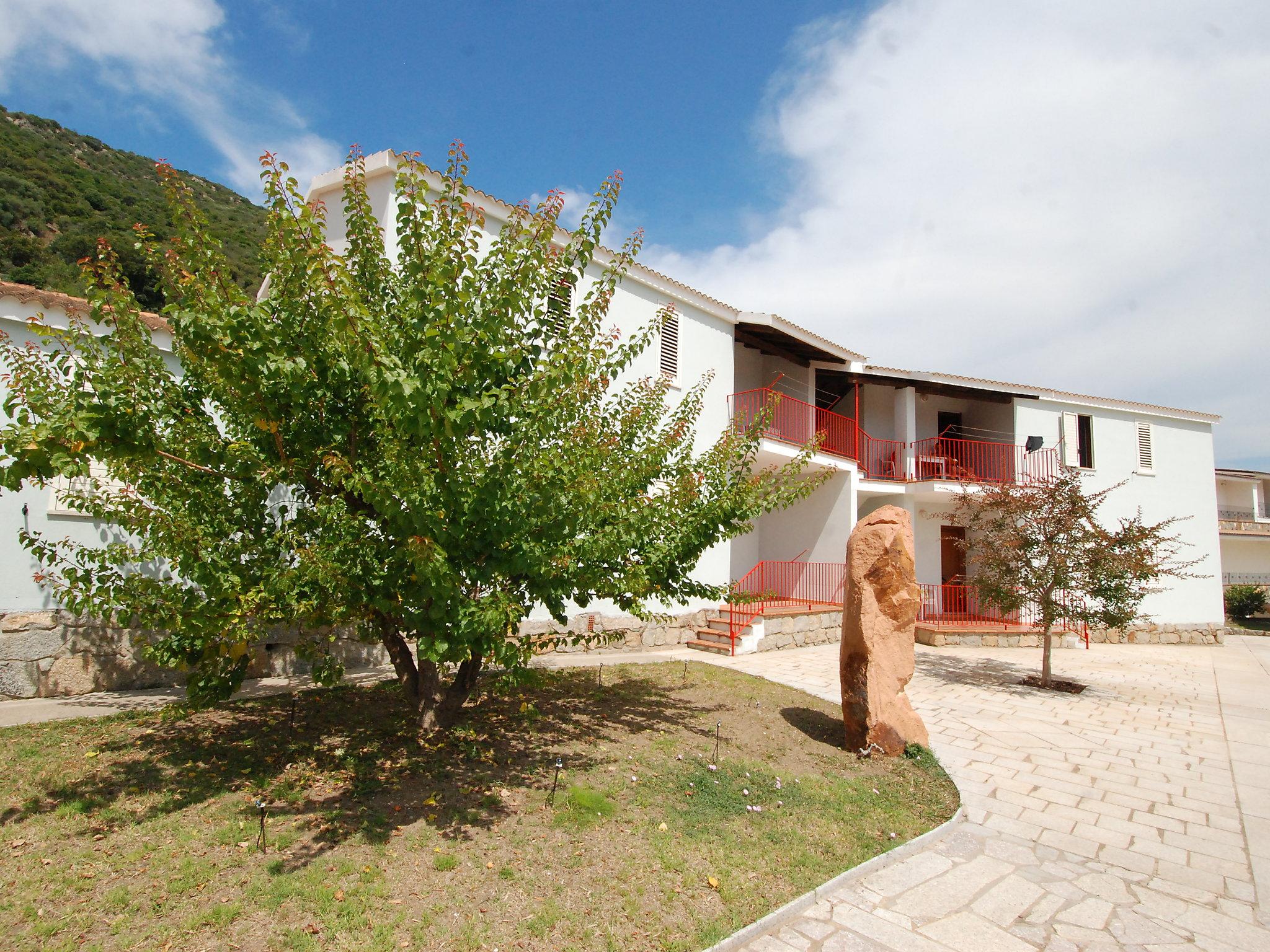 Foto 2 - Apartamento de 2 quartos em Jerzu com piscina e vistas do mar