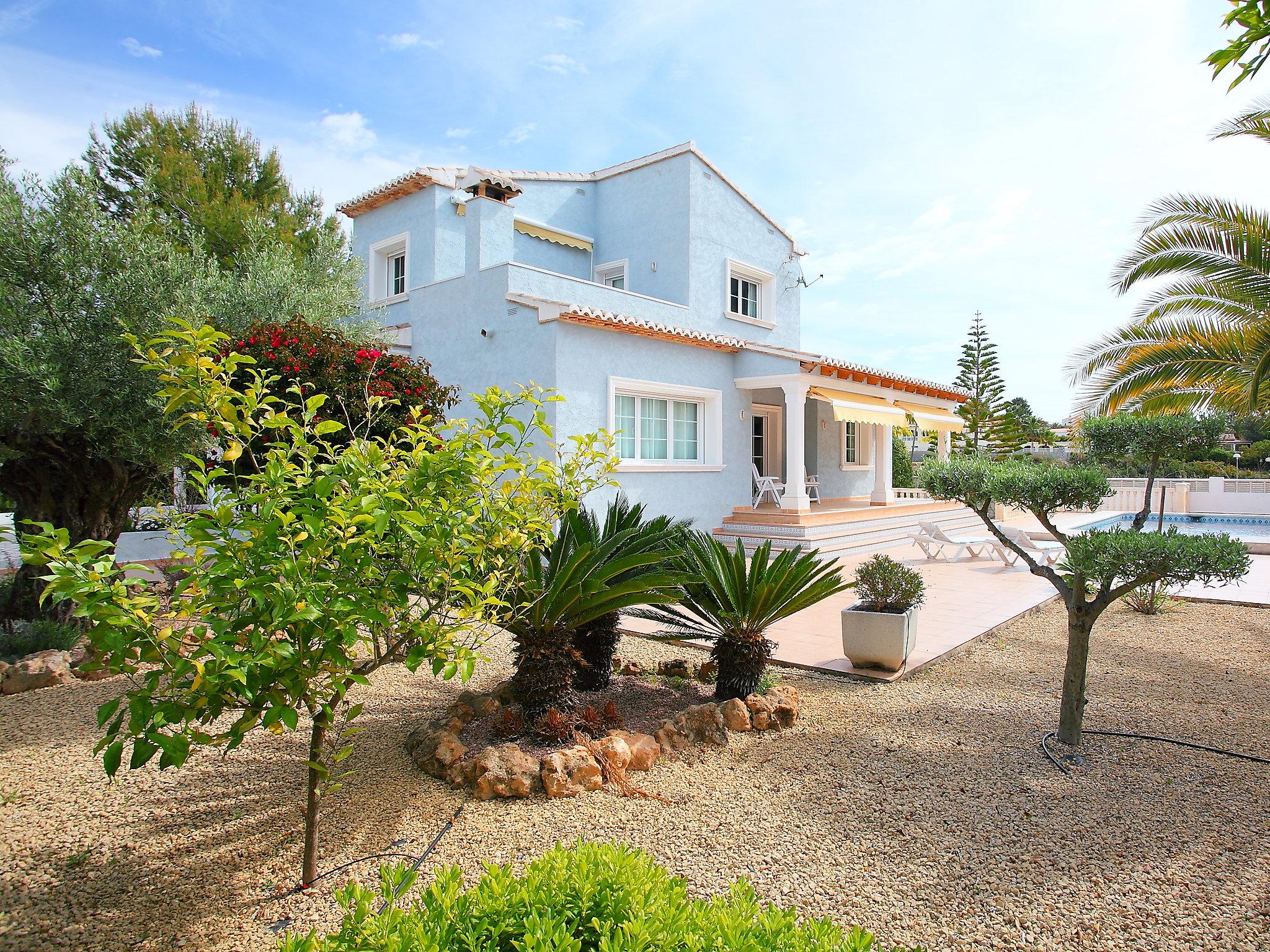 Foto 3 - Casa de 4 quartos em Calp com piscina privada e vistas do mar