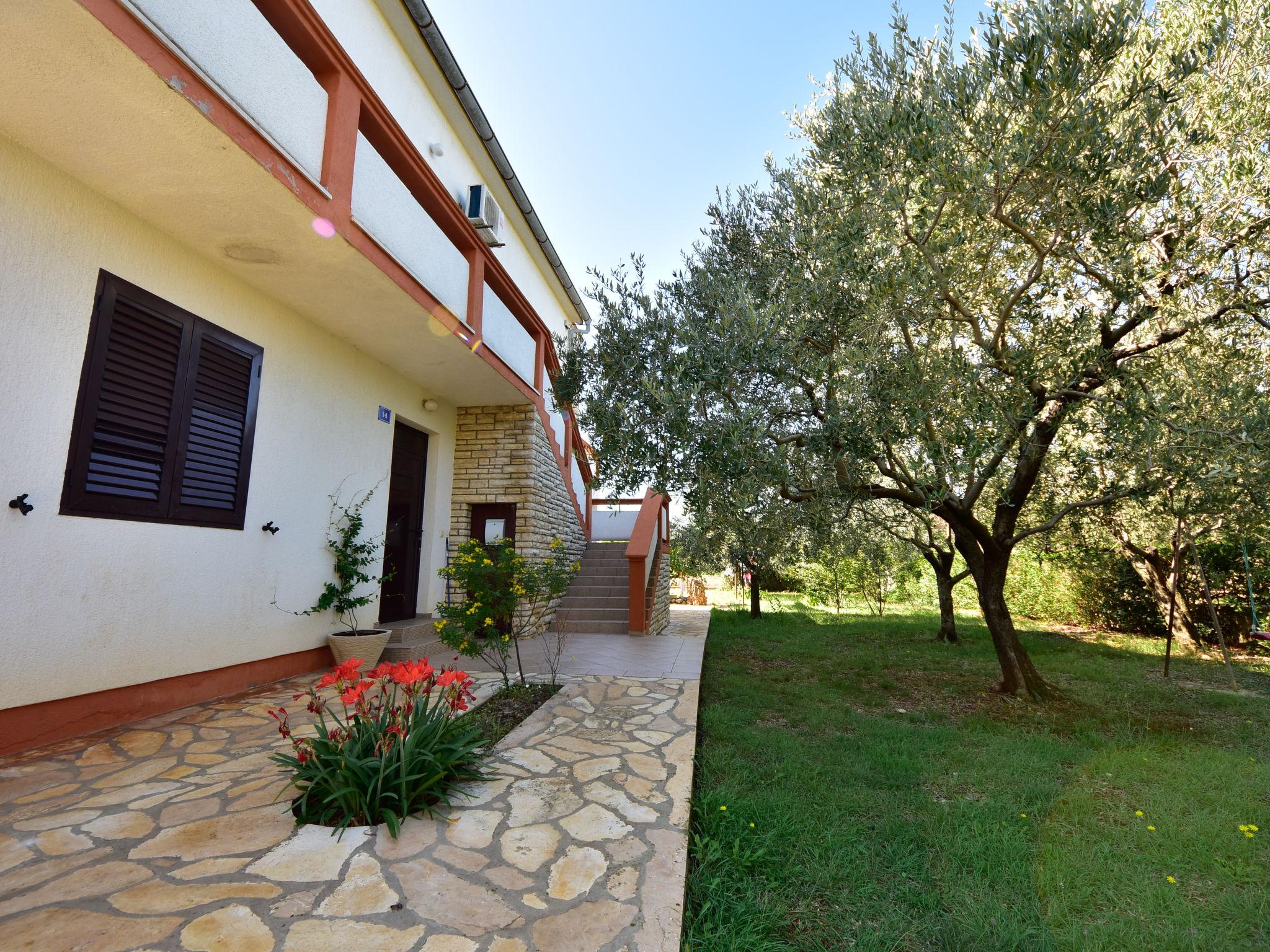 Photo 14 - Appartement de 3 chambres à Vir avec jardin et vues à la mer