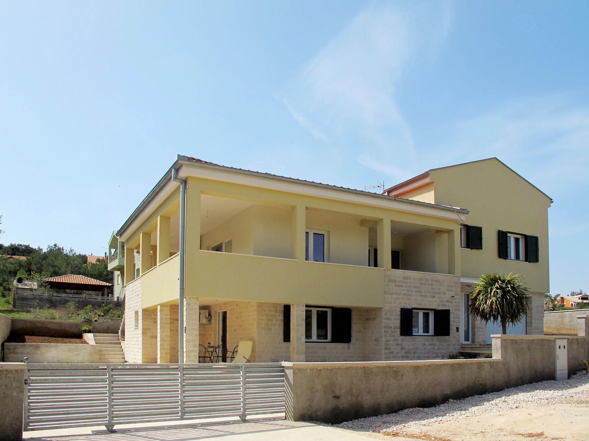 Foto 27 - Casa de 5 quartos em Novigrad com terraço e vistas do mar