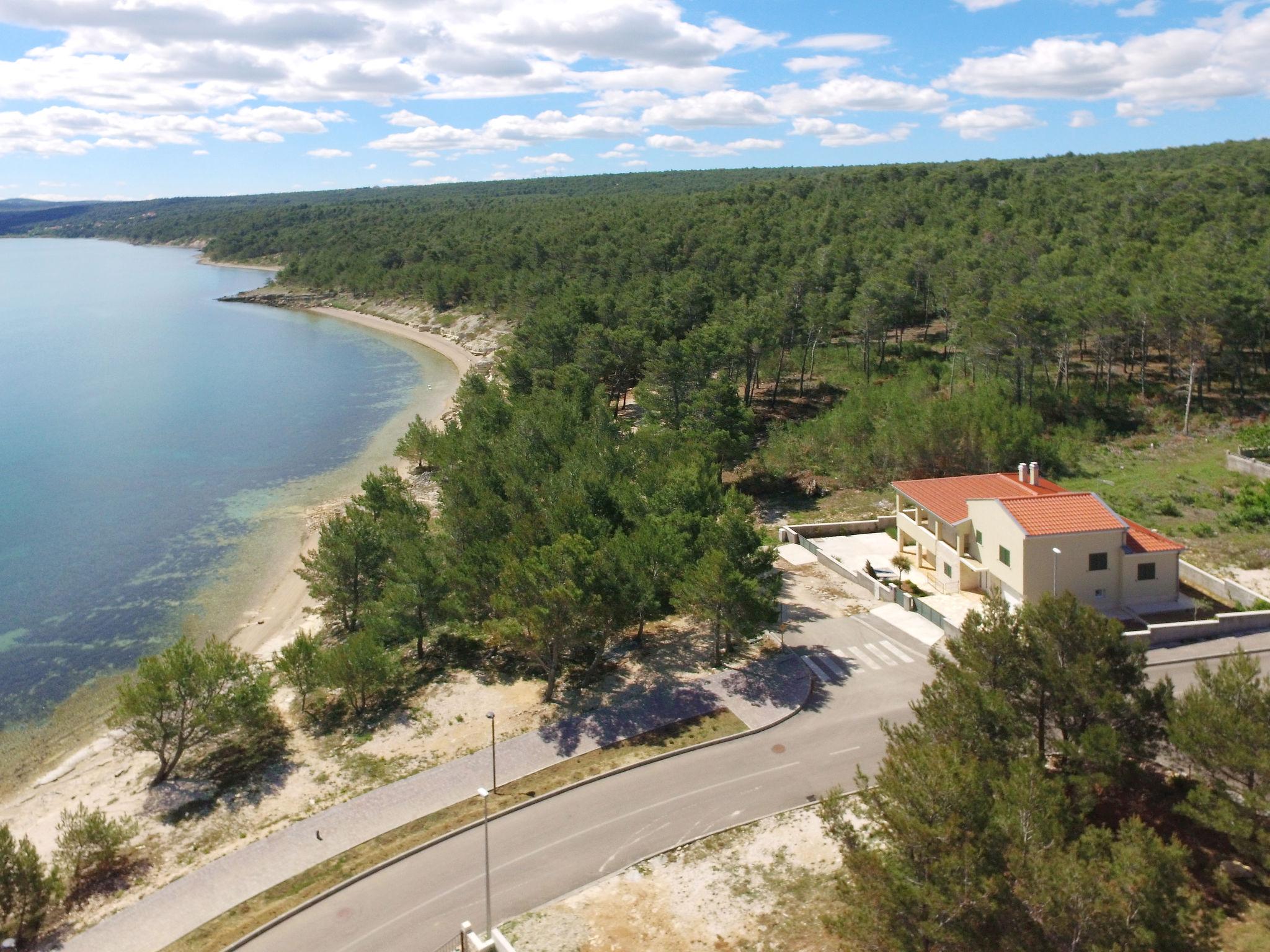 Photo 3 - Maison de 5 chambres à Novigrad avec terrasse et vues à la mer