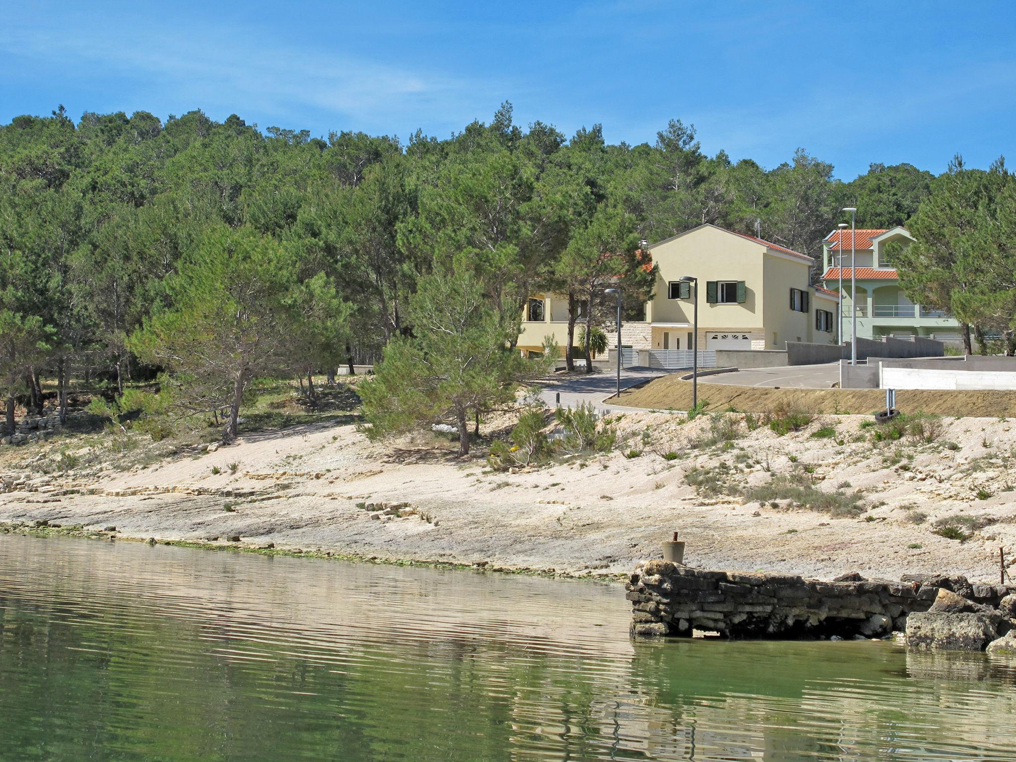 Foto 1 - Casa de 5 habitaciones en Novigrad con terraza