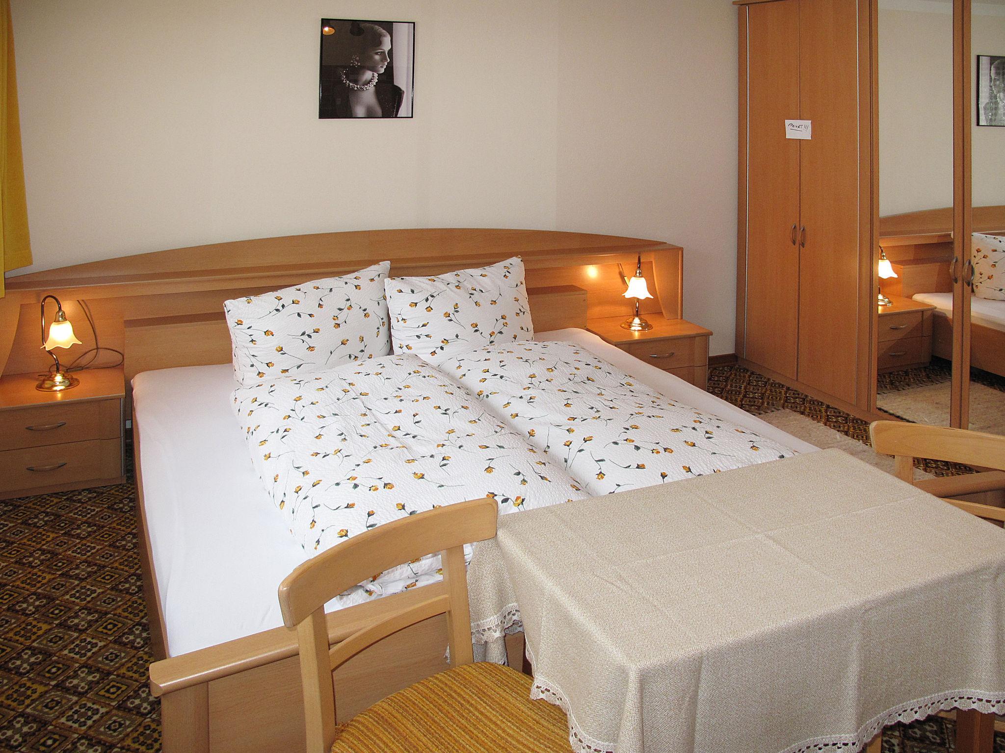 Foto 9 - Appartamento con 3 camere da letto a Finkenberg con vista sulle montagne