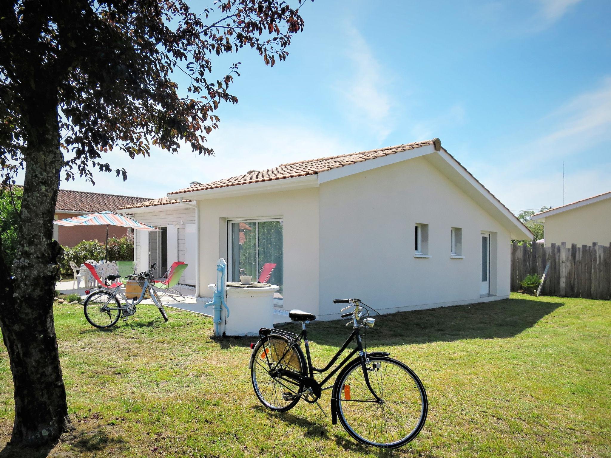 Foto 19 - Haus mit 2 Schlafzimmern in Saint-Vivien-de-Médoc mit privater pool und garten