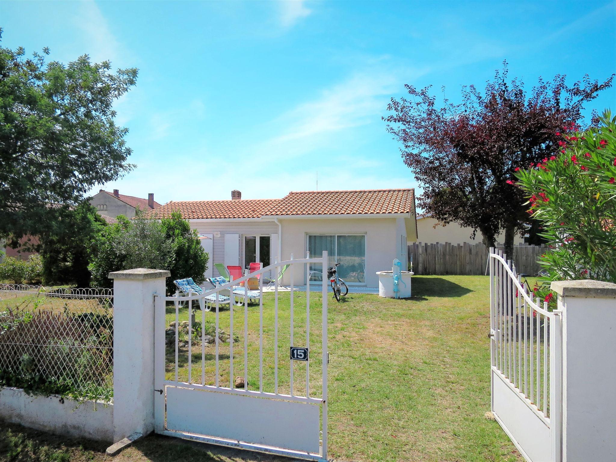 Foto 1 - Haus mit 2 Schlafzimmern in Saint-Vivien-de-Médoc mit privater pool und garten