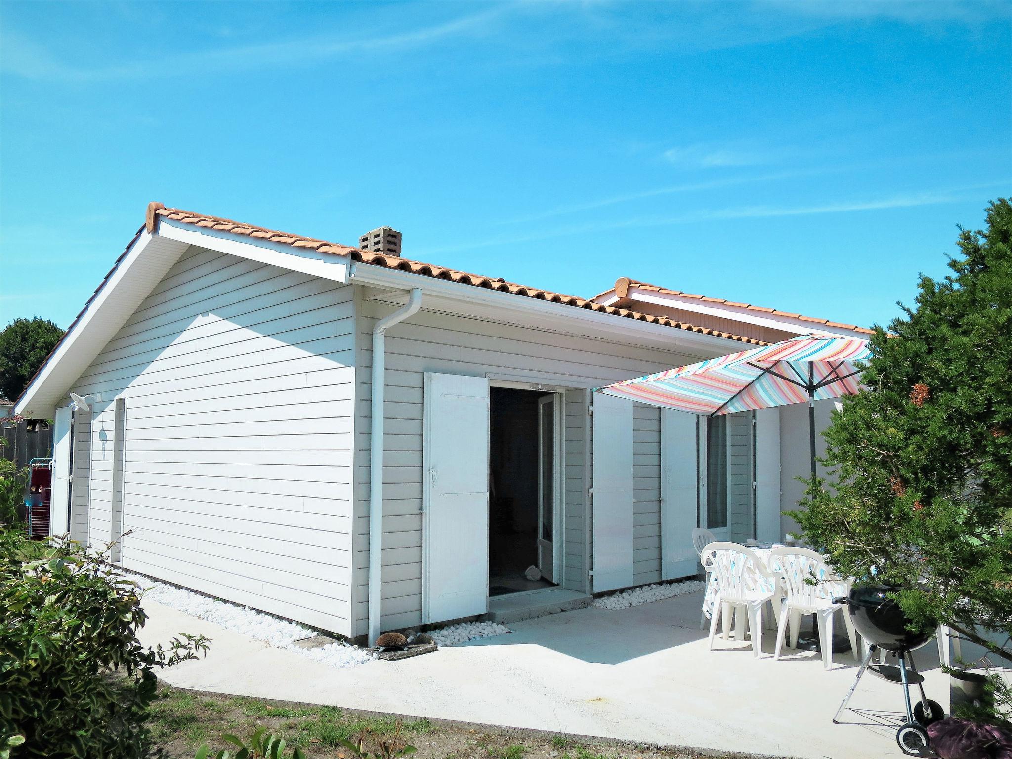 Foto 18 - Casa de 2 habitaciones en Saint-Vivien-de-Médoc con piscina privada y jardín