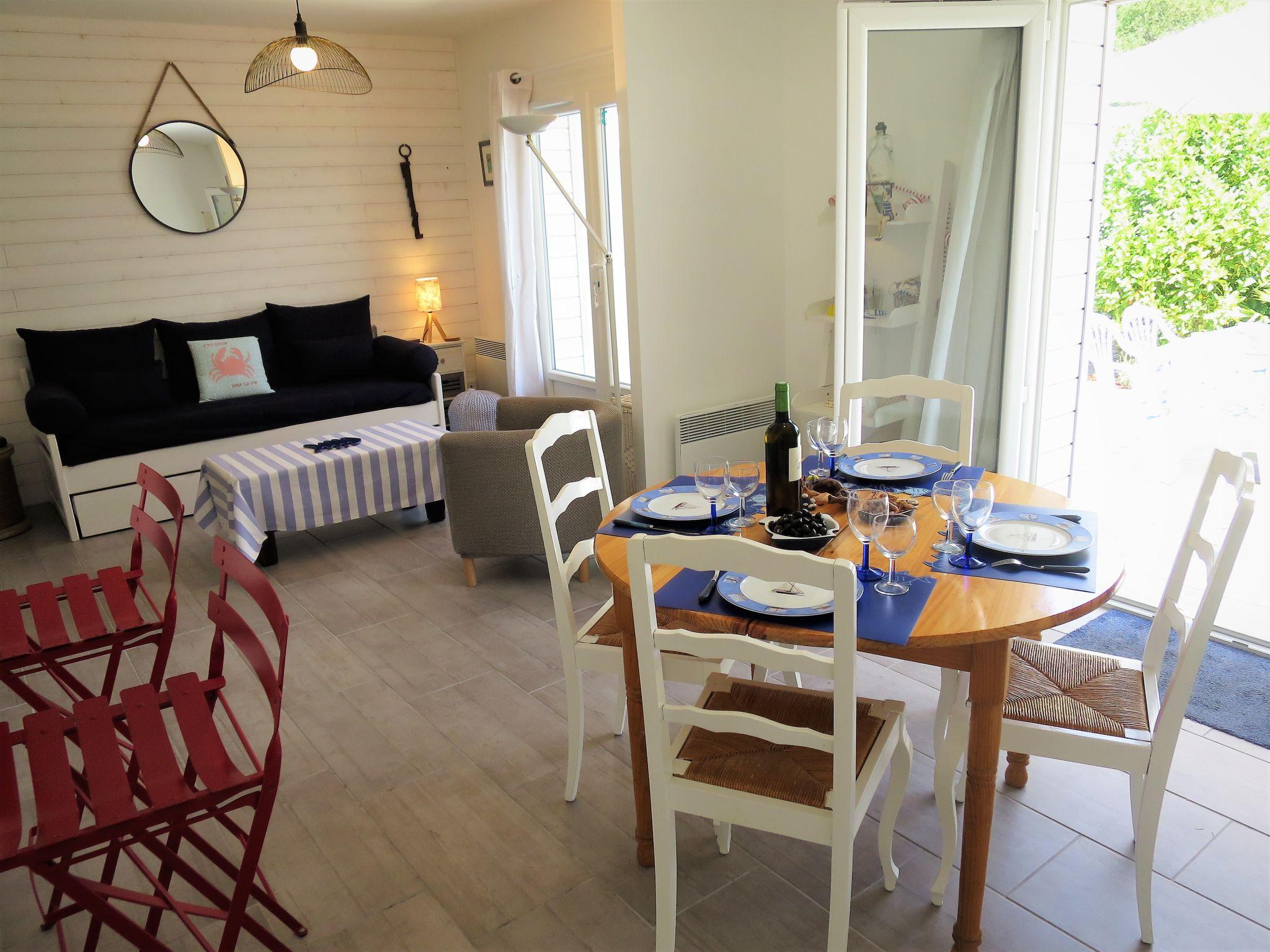 Photo 7 - 2 bedroom House in Saint-Vivien-de-Médoc with private pool and garden