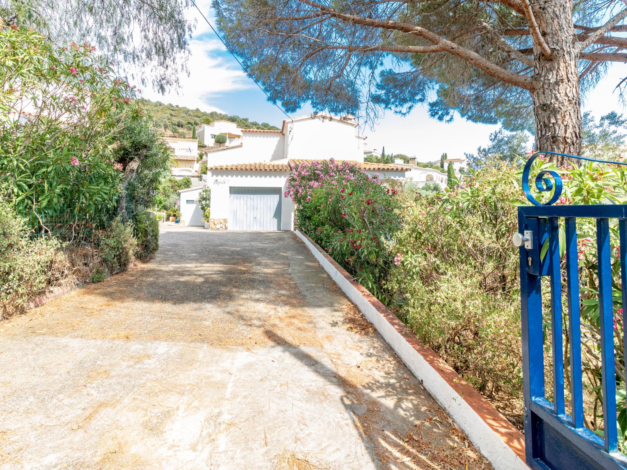 Photo 5 - Maison de 3 chambres à Roses avec jardin et vues à la mer