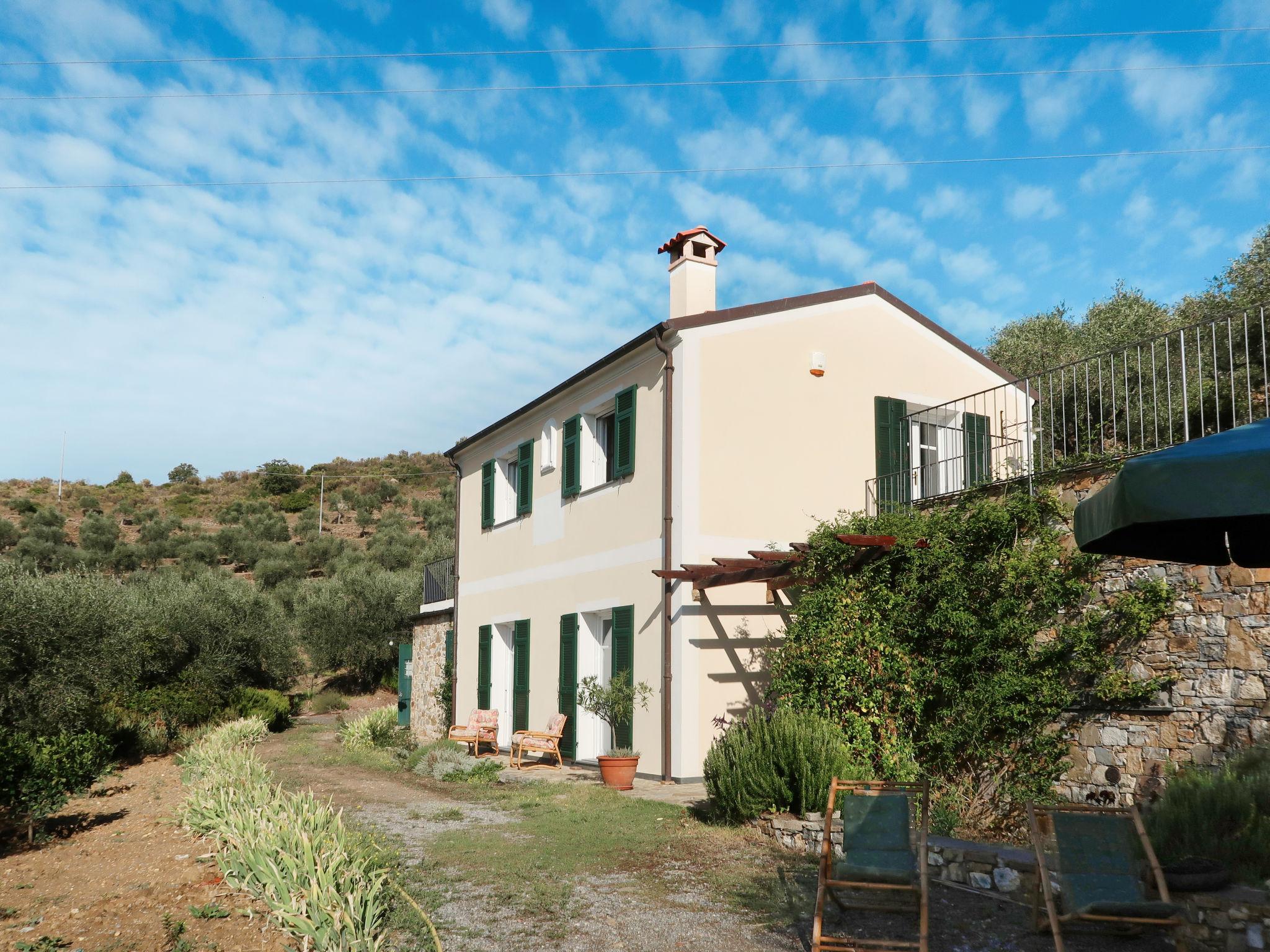 Photo 1 - Maison de 2 chambres à Imperia avec jardin et vues à la mer