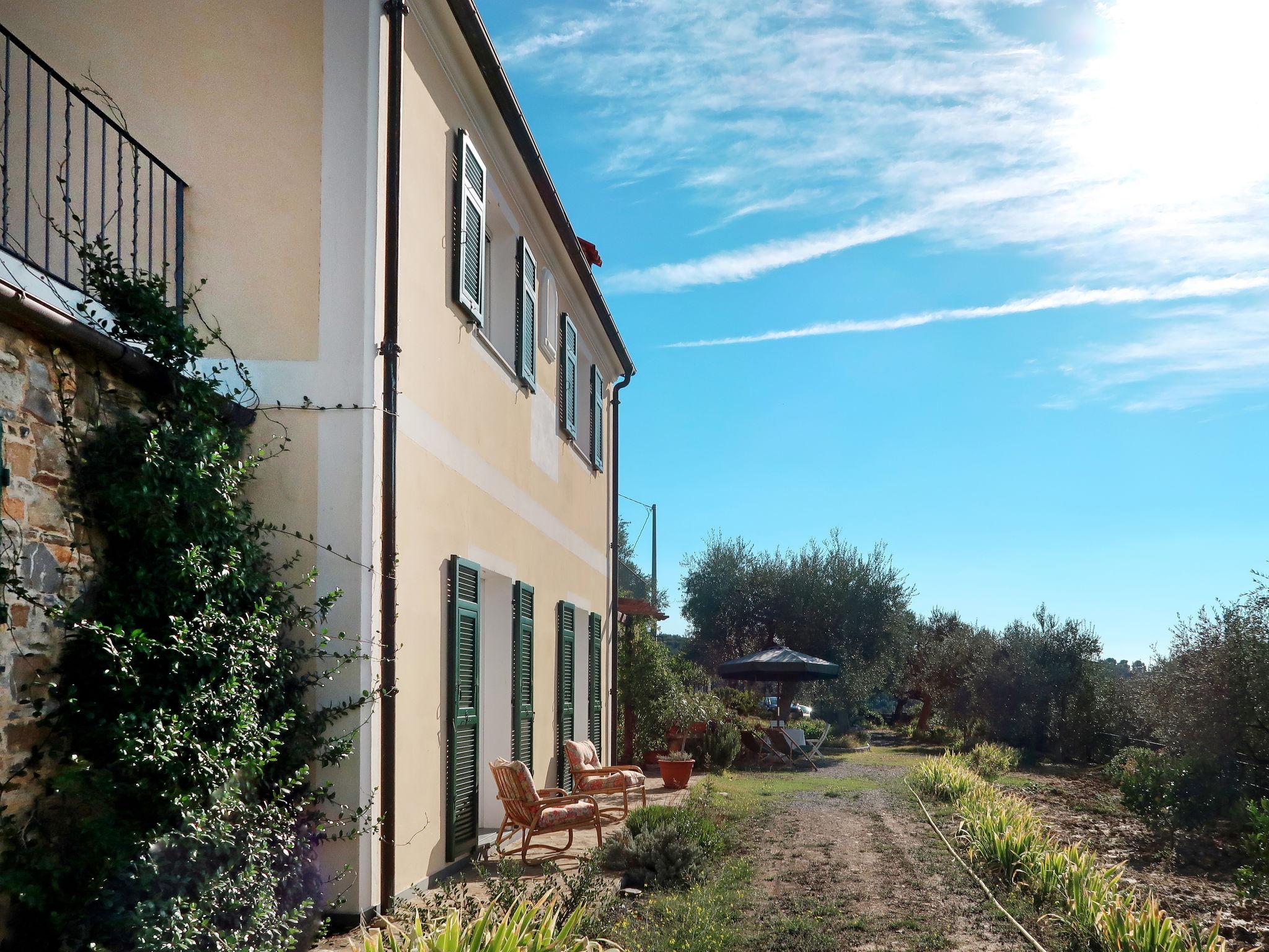 Photo 7 - Maison de 2 chambres à Imperia avec jardin et vues à la mer