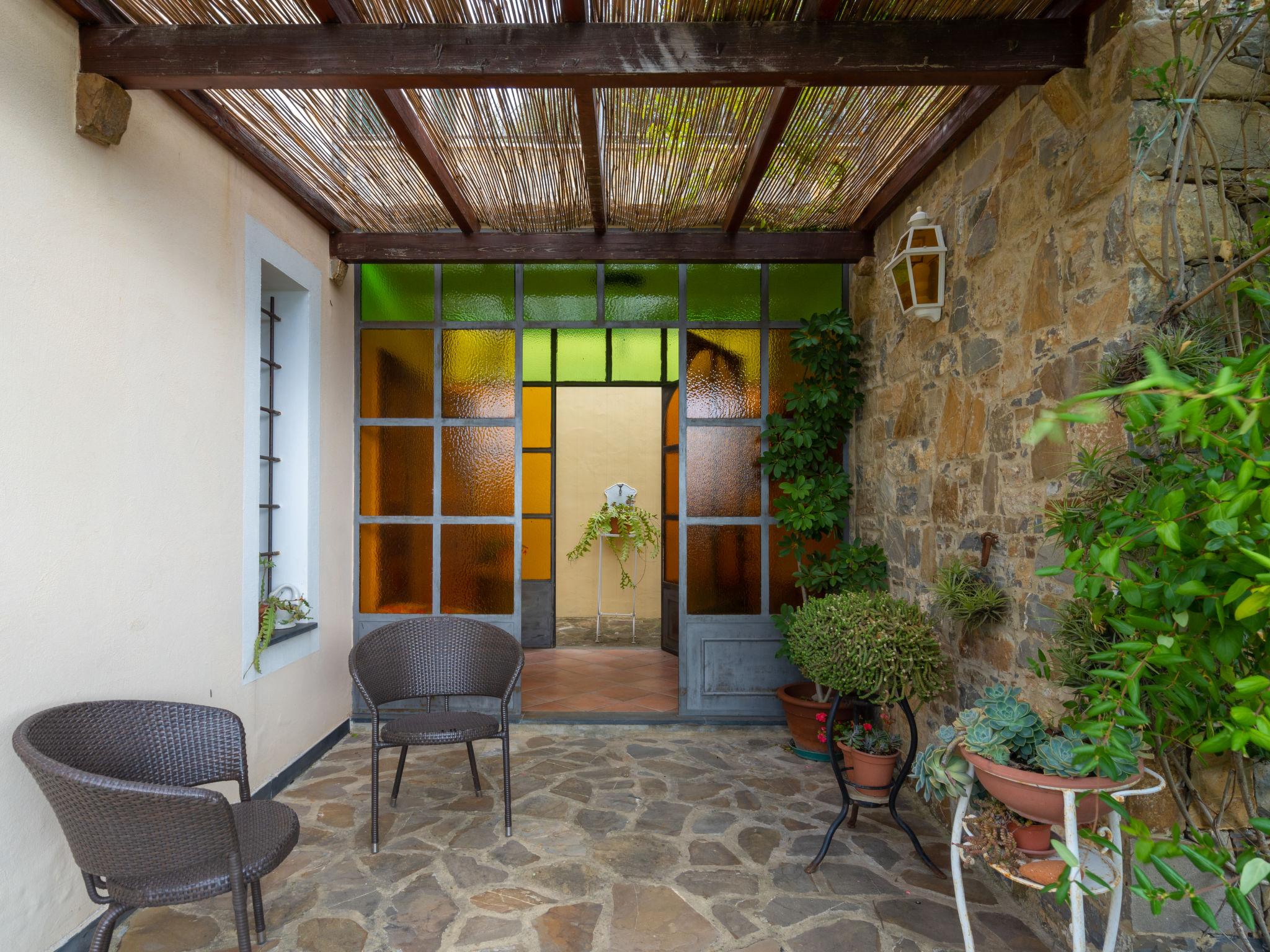 Photo 2 - Maison de 2 chambres à Imperia avec jardin et terrasse