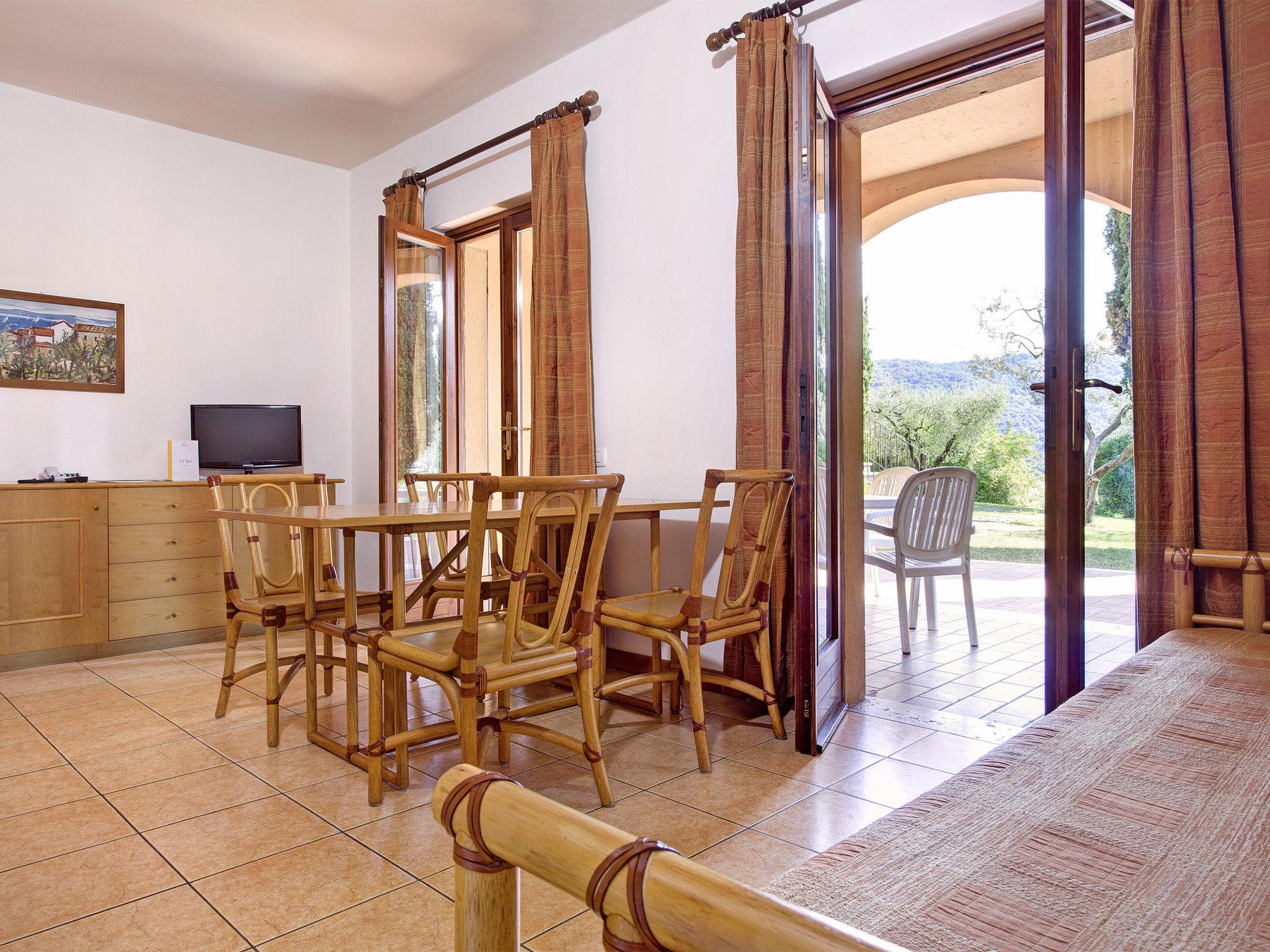 Photo 4 - Appartement de 2 chambres à Costermano sul Garda avec piscine et vues sur la montagne
