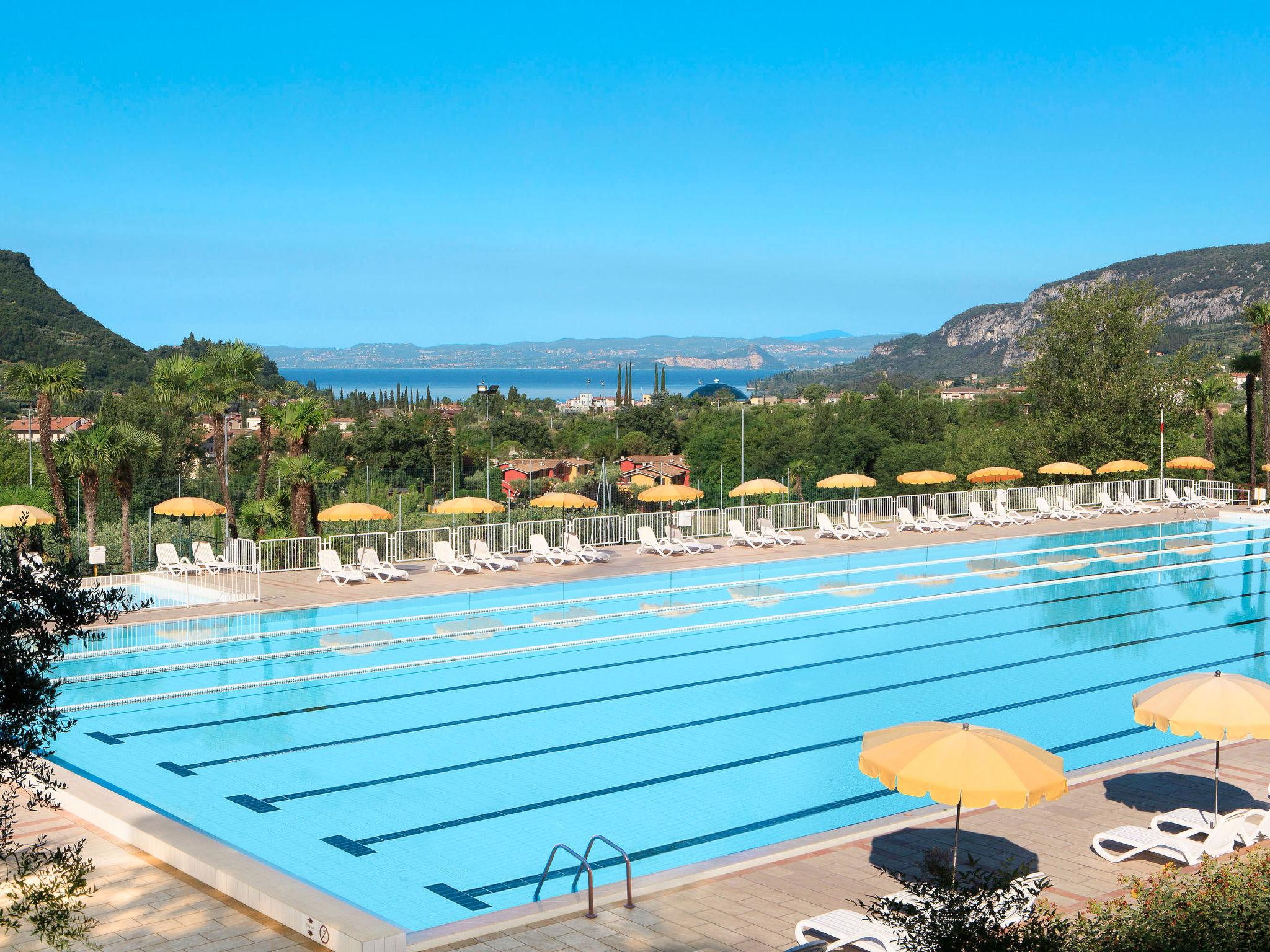 Foto 1 - Appartamento con 1 camera da letto a Costermano sul Garda con piscina e vista sulle montagne