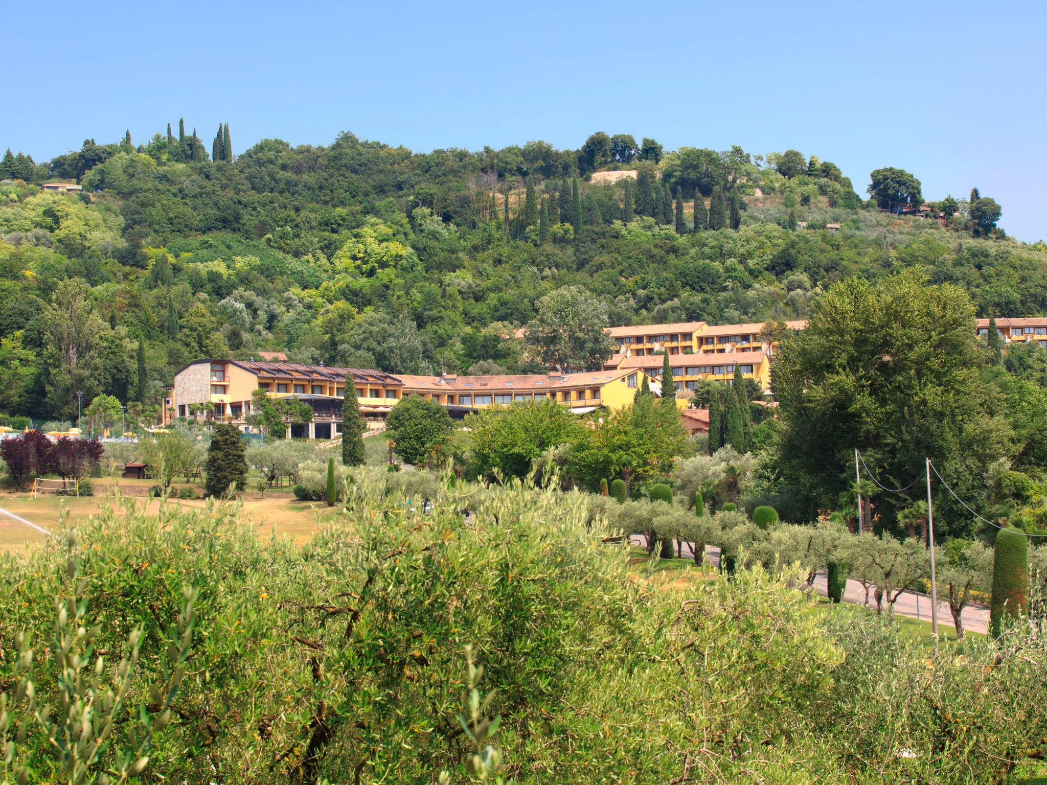 Foto 42 - Apartamento de 2 habitaciones en Costermano sul Garda con piscina y vistas a la montaña