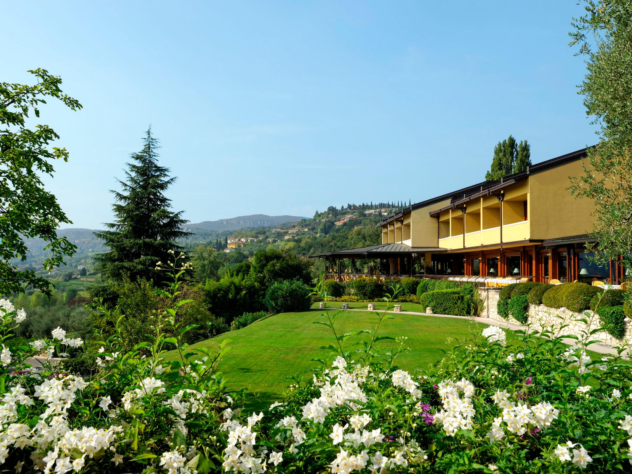 Foto 17 - Appartamento con 2 camere da letto a Costermano sul Garda con piscina e giardino