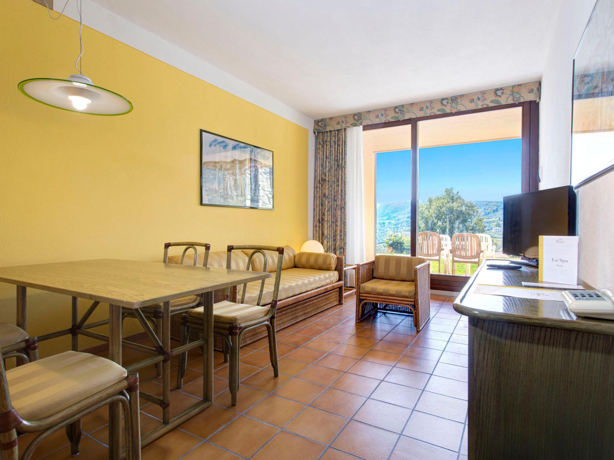 Foto 10 - Apartamento de 2 habitaciones en Costermano sul Garda con piscina y vistas a la montaña