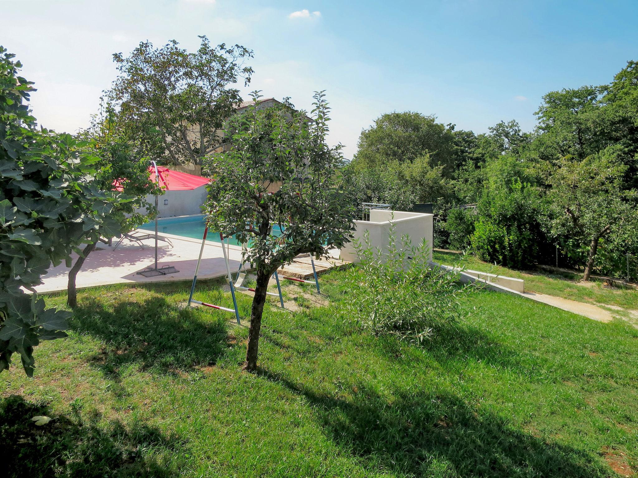 Photo 10 - Maison de 2 chambres à Sveti Petar u Šumi avec piscine privée et vues à la mer