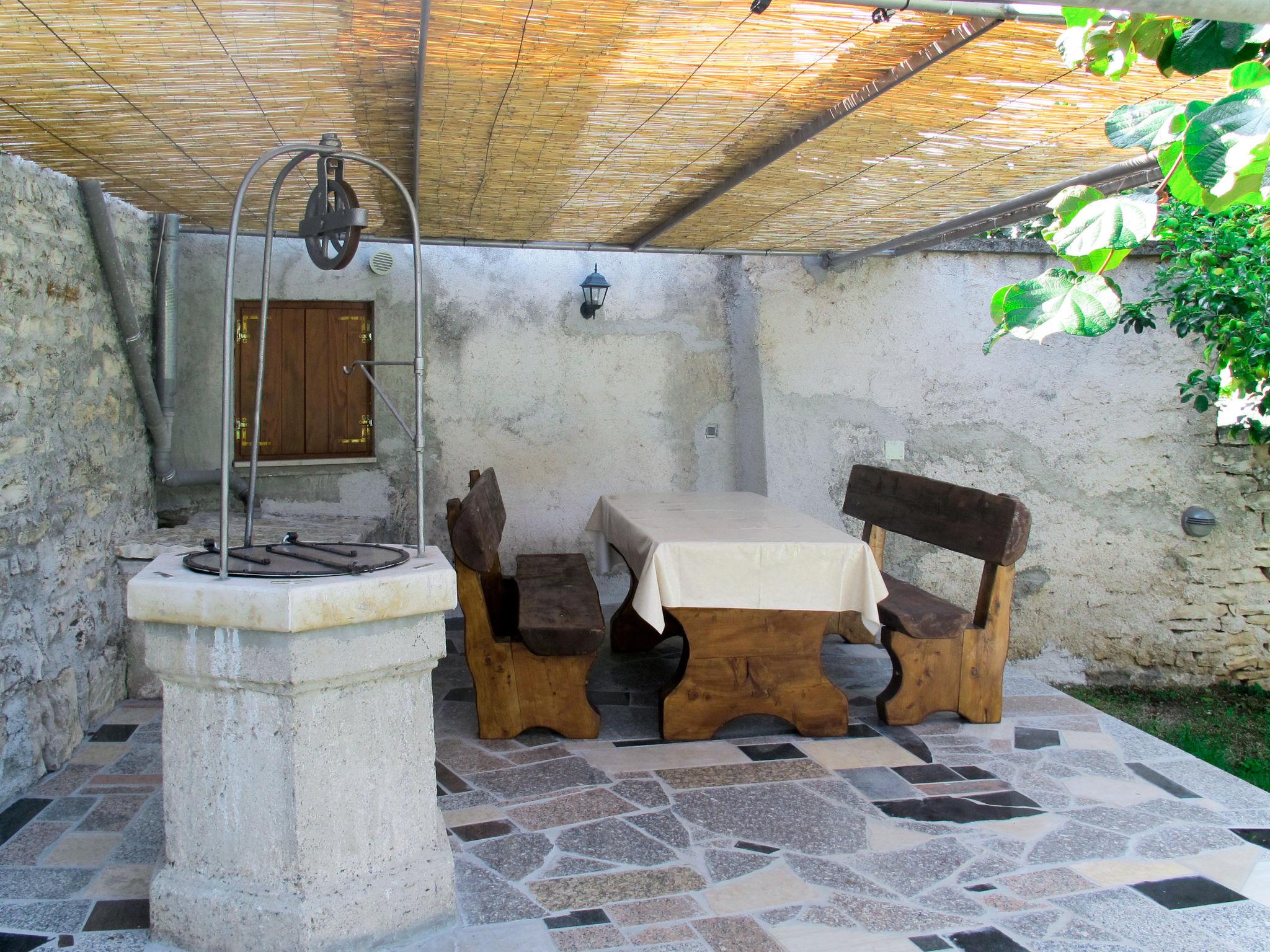 Photo 3 - Maison de 2 chambres à Sveti Petar u Šumi avec piscine privée et jardin