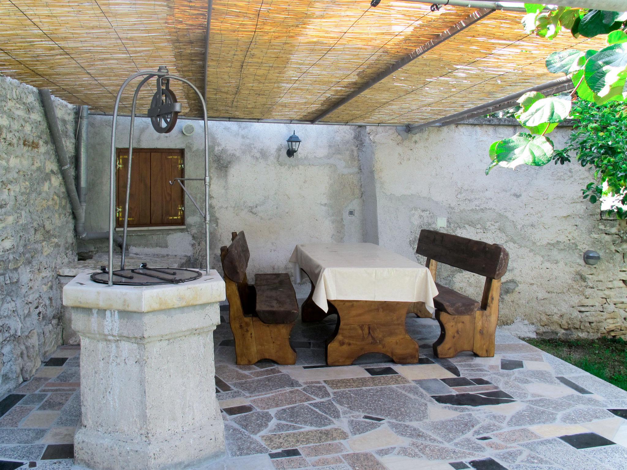 Photo 3 - Maison de 2 chambres à Sveti Petar u Šumi avec piscine privée et vues à la mer