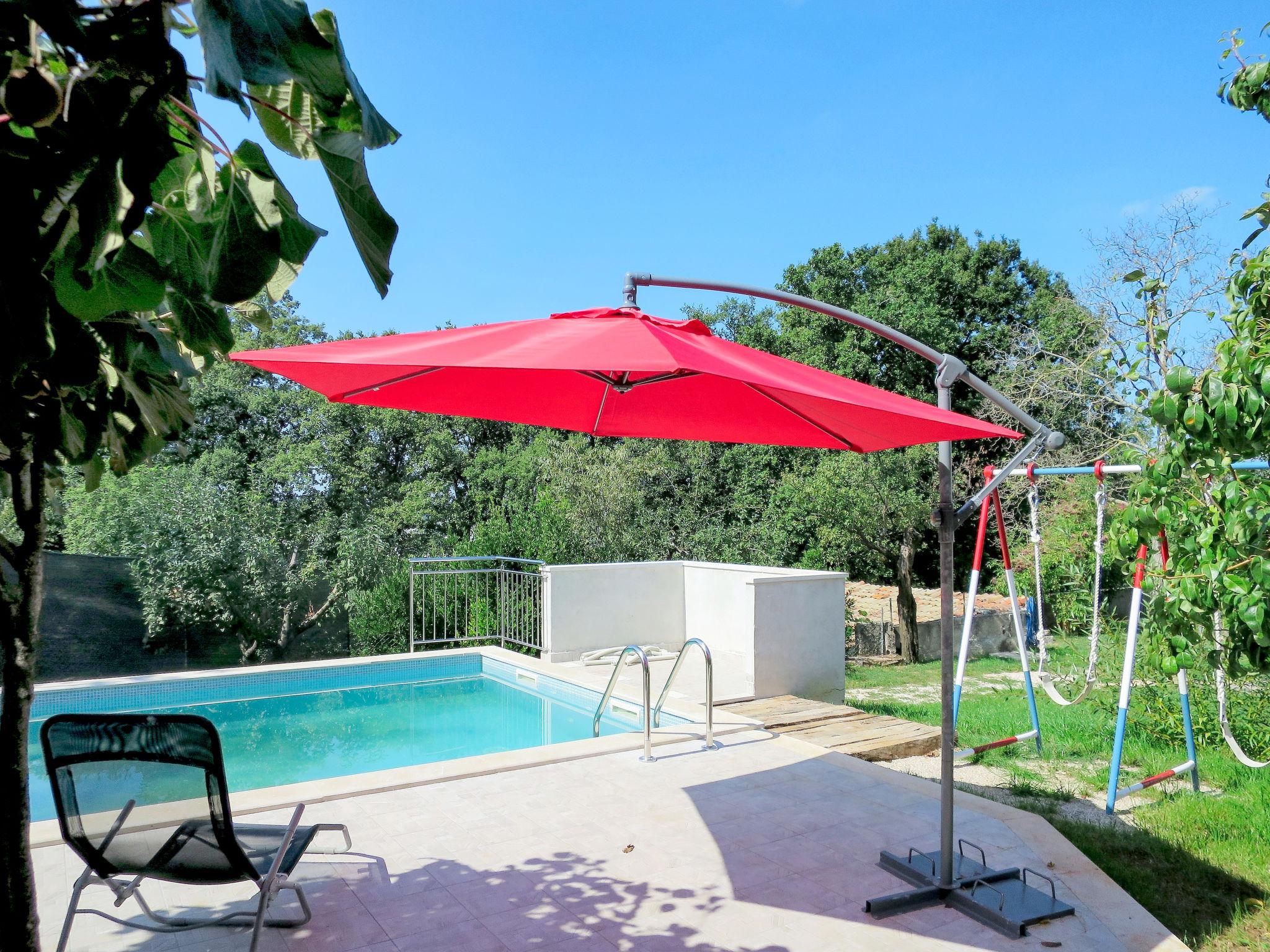 Photo 9 - Maison de 2 chambres à Sveti Petar u Šumi avec piscine privée et jardin