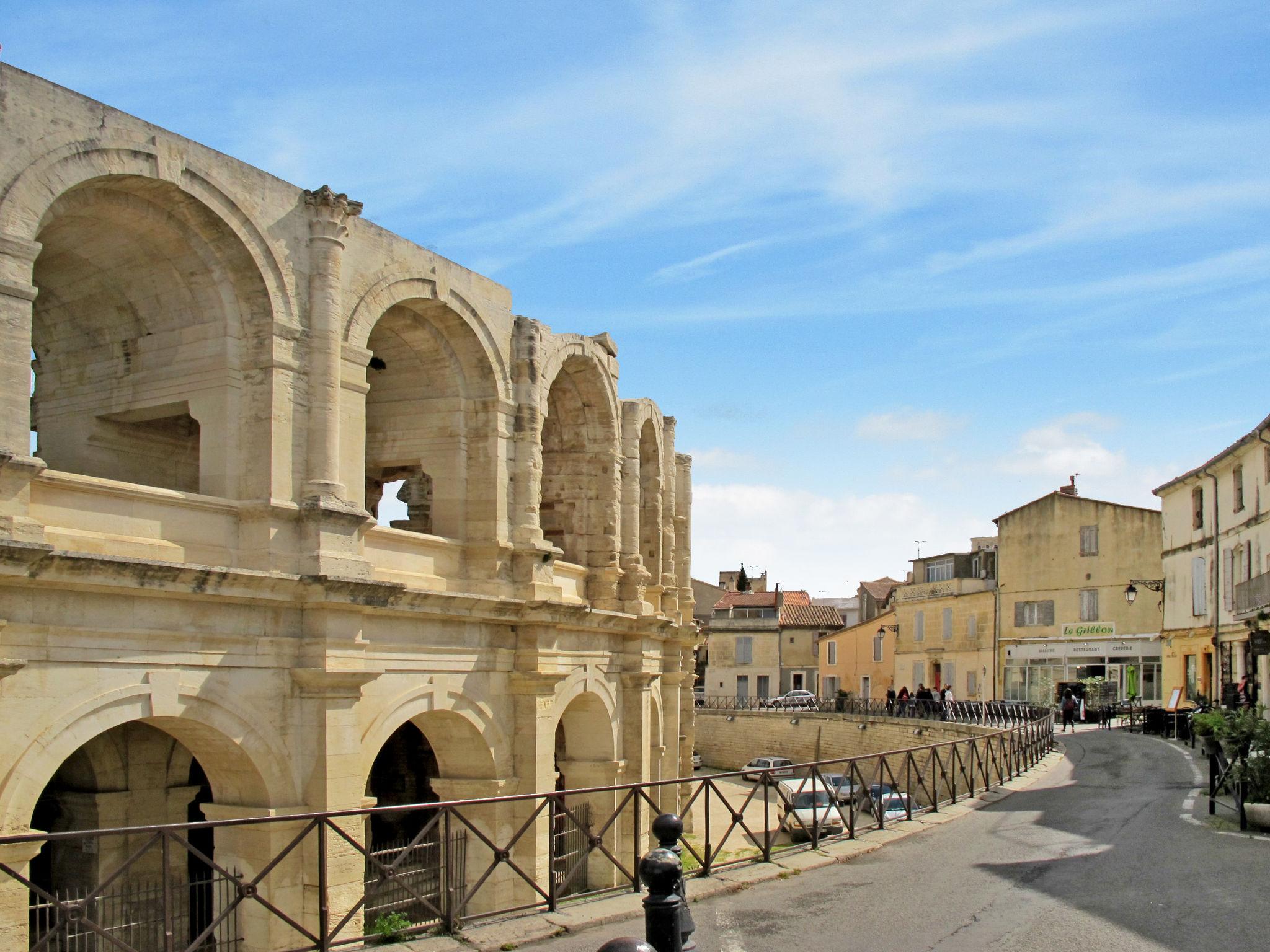 Photo 24 - 1 bedroom Apartment in Arles with swimming pool and terrace