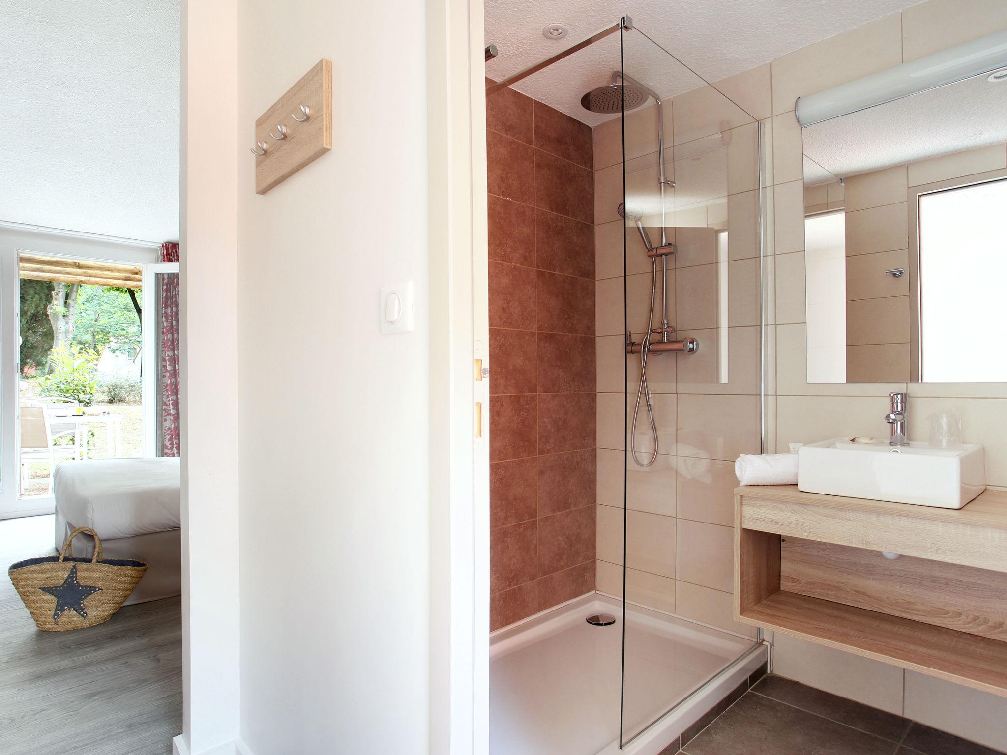 Foto 10 - Apartment mit 1 Schlafzimmer in Arles mit schwimmbad und terrasse