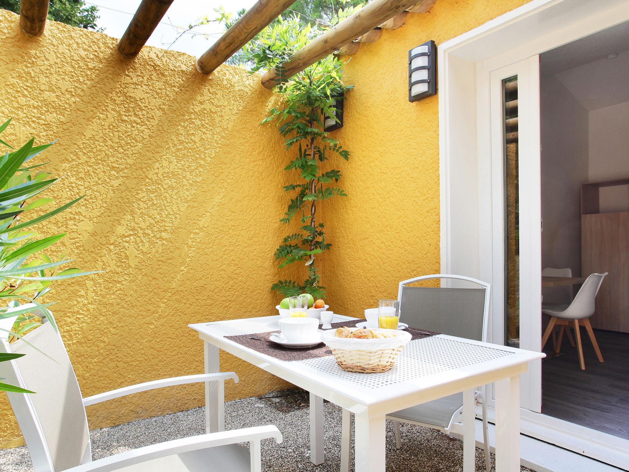 Photo 2 - Apartment in Arles with swimming pool and terrace