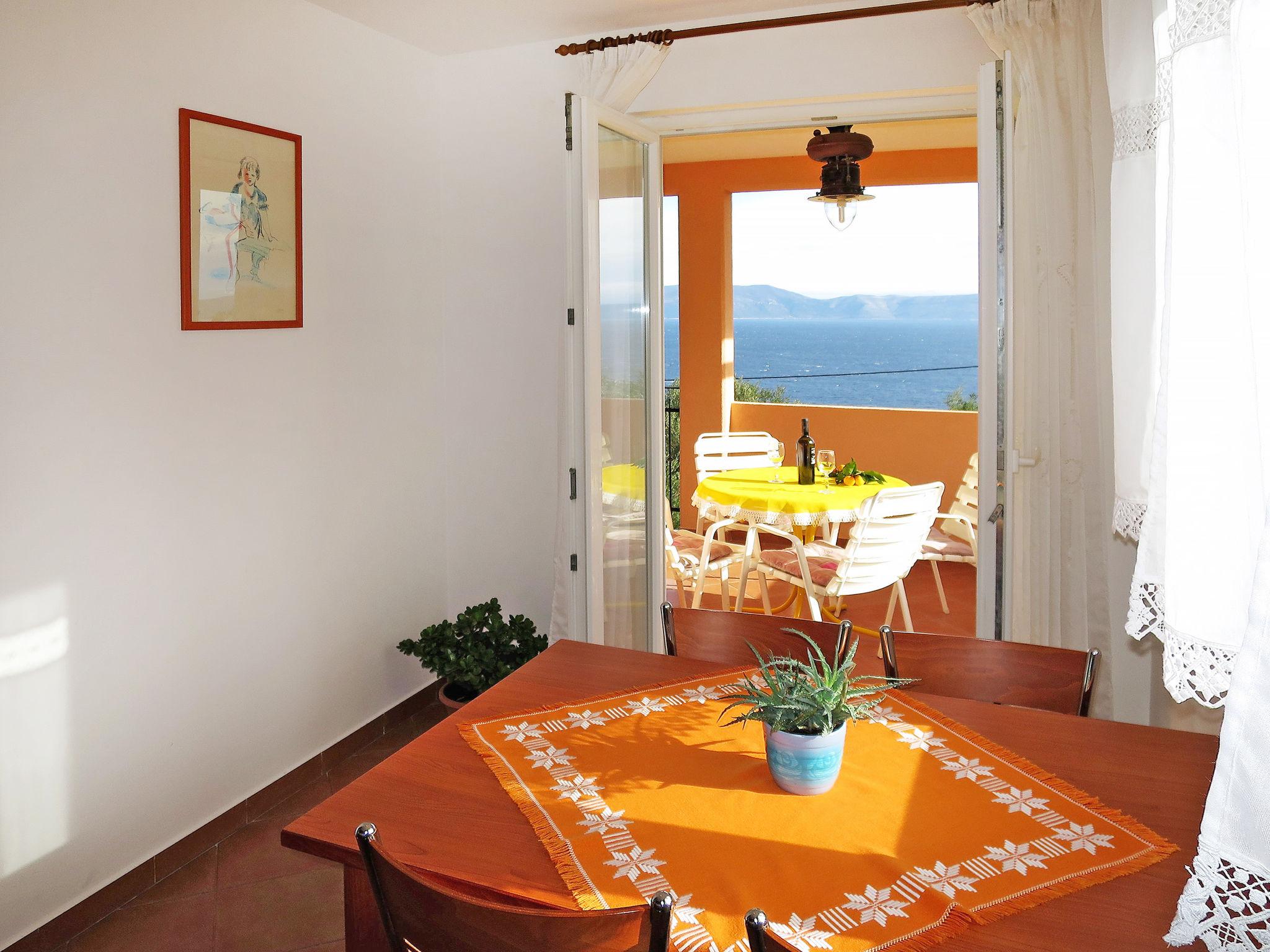 Foto 5 - Apartamento de 1 quarto em Raša com vistas do mar