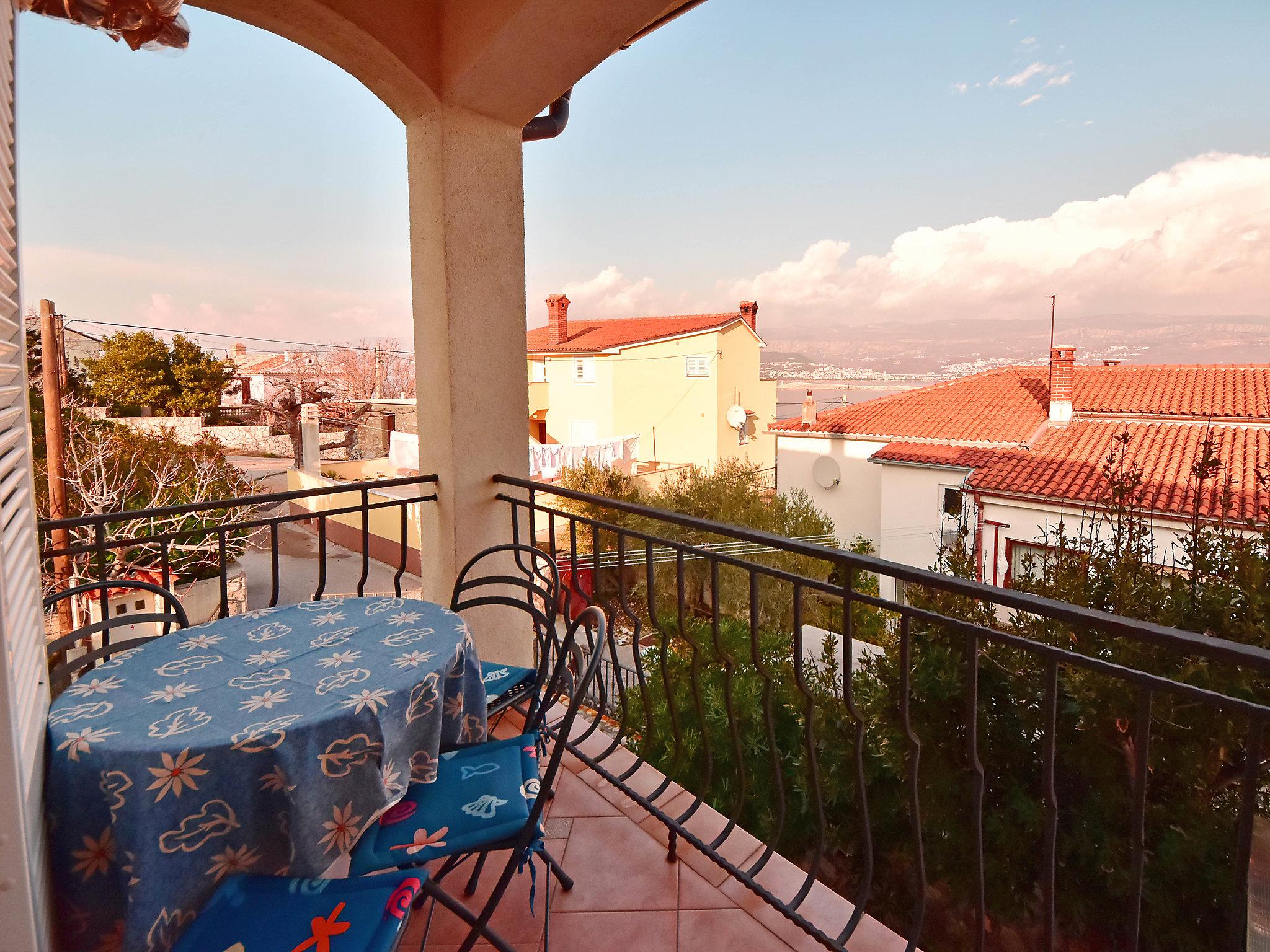 Foto 2 - Casa con 3 camere da letto a Dobrinj con terrazza e vista mare