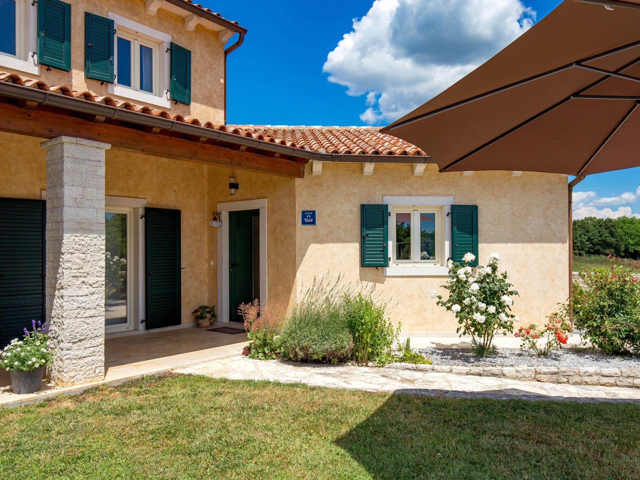 Photo 17 - Maison de 4 chambres à Barban avec piscine privée et vues à la mer