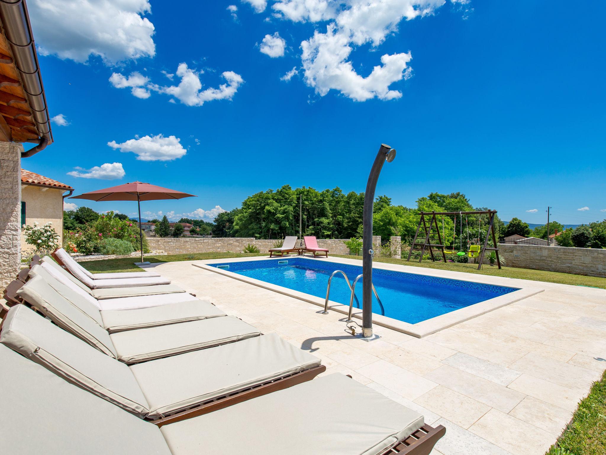 Photo 15 - Maison de 4 chambres à Barban avec piscine privée et jardin