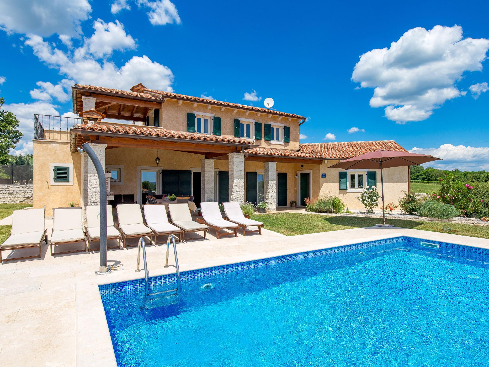 Photo 31 - Maison de 4 chambres à Barban avec piscine privée et vues à la mer