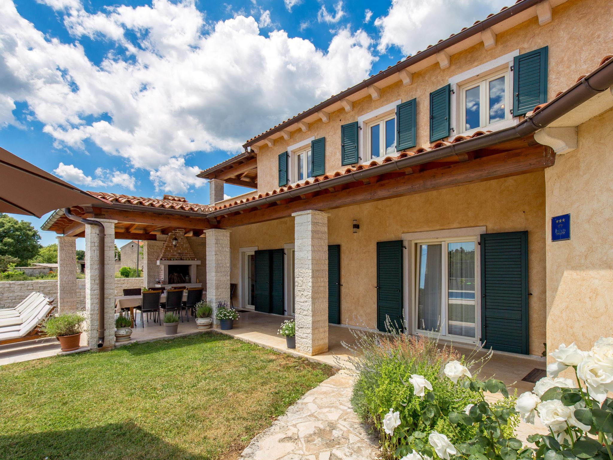 Foto 30 - Casa con 4 camere da letto a Barban con piscina privata e giardino