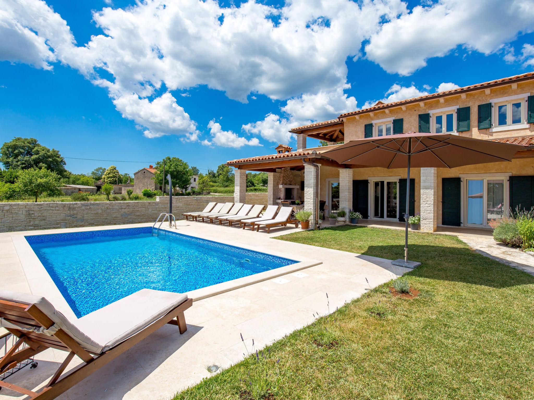 Photo 2 - Maison de 4 chambres à Barban avec piscine privée et jardin