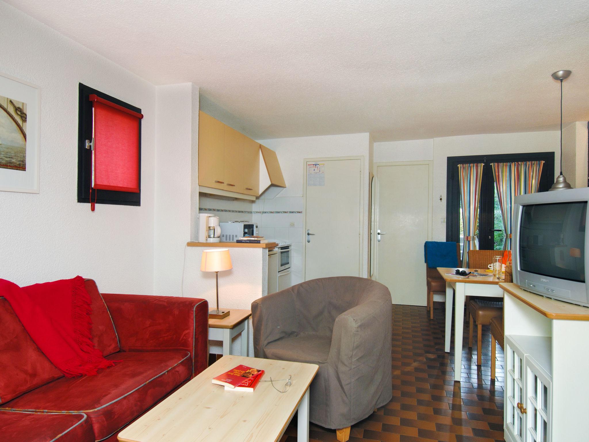 Foto 11 - Appartamento con 1 camera da letto a Agde con piscina e vista mare
