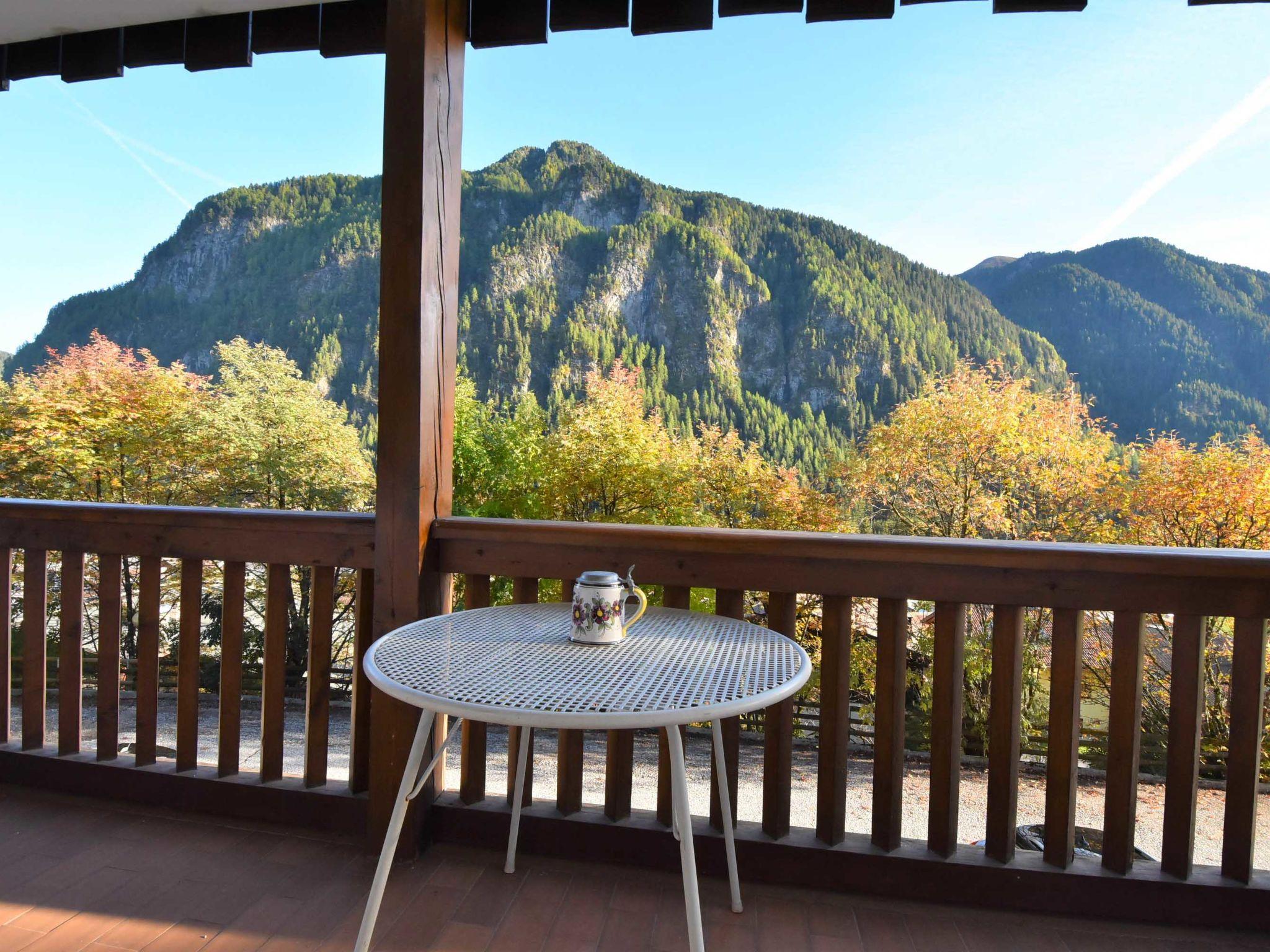 Foto 6 - Apartamento de 2 quartos em Campitello di Fassa com terraço e vista para a montanha